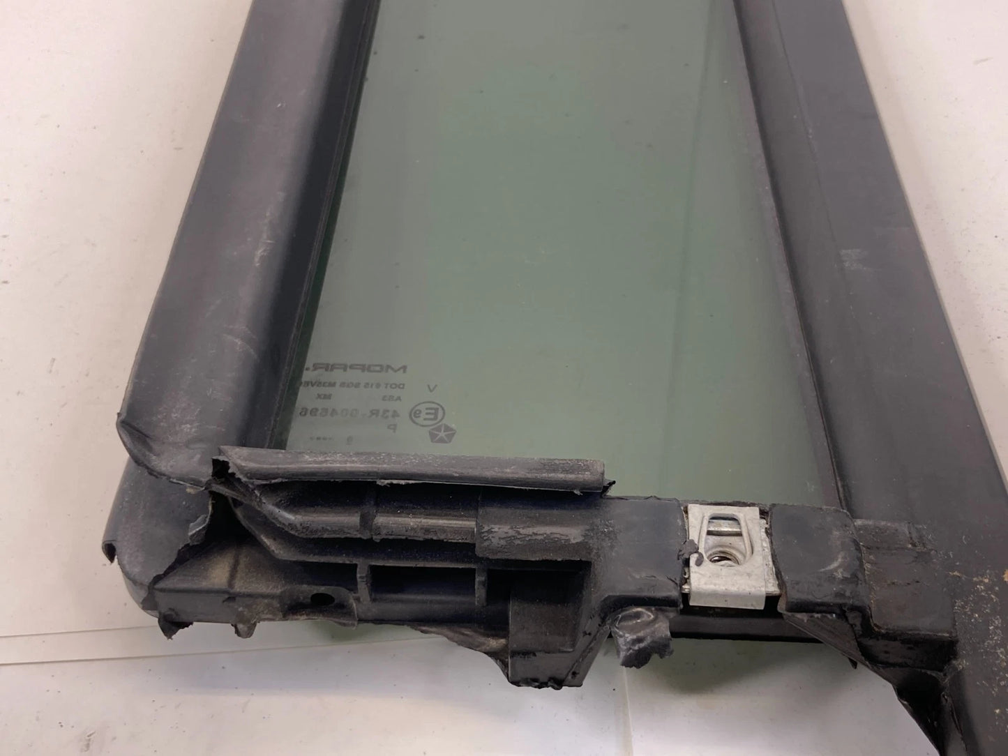 2008-2012 JEEP LIBERTY REAR RIGHT WINDOW VENT QUARTER GLASS OEM