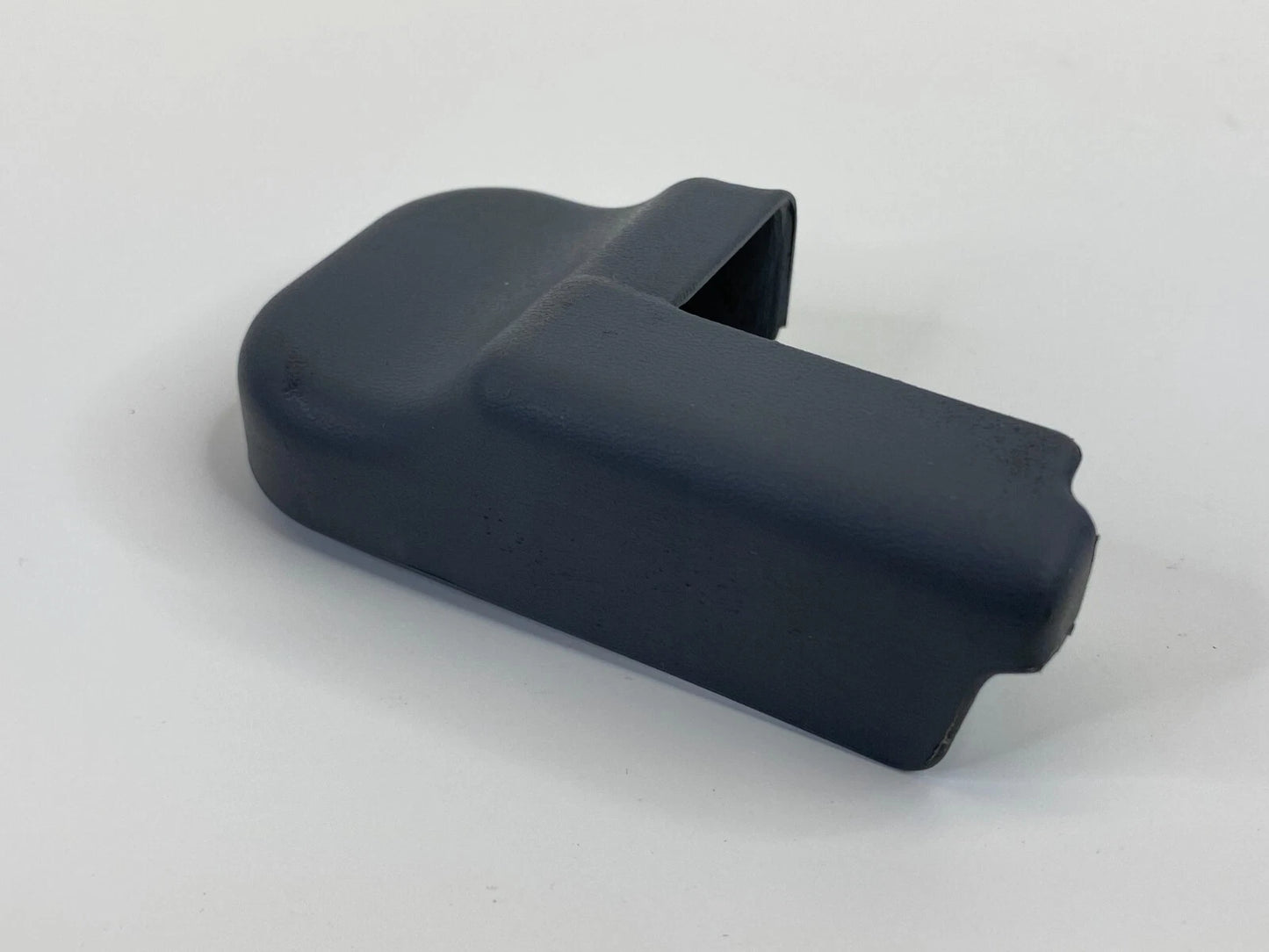00-06 HYUNDAI ELANTRA FRONT SEAT TRACK REAR RIGHT INNER COVER CAP 88568-2D100