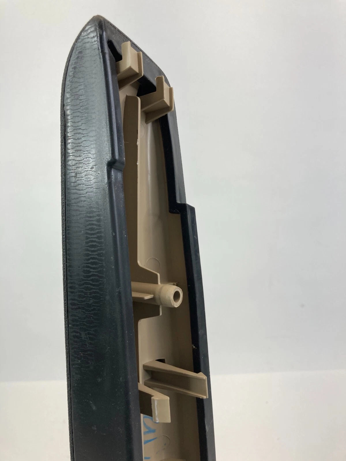 06 07 PONTIAC TORRENT FRONT RIGHT SIDE INNER TRIM DOOR ARMREST ARM REST PANEL
