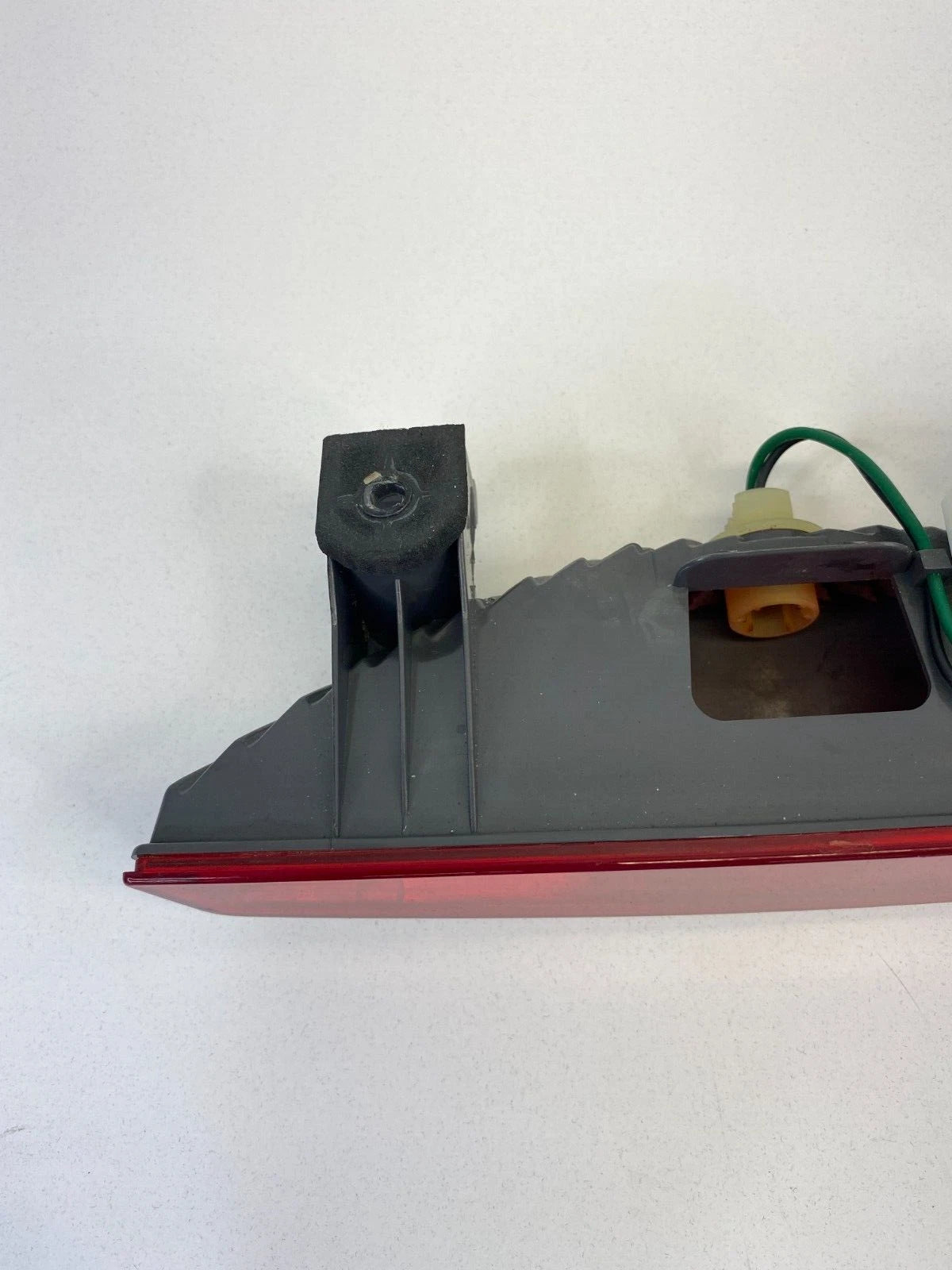 2006-2011 KIA RIO5 HATCHBACK REAR THIRD 3RD BRAKE HIGH MOUNTED STOP LIGHT LAMP