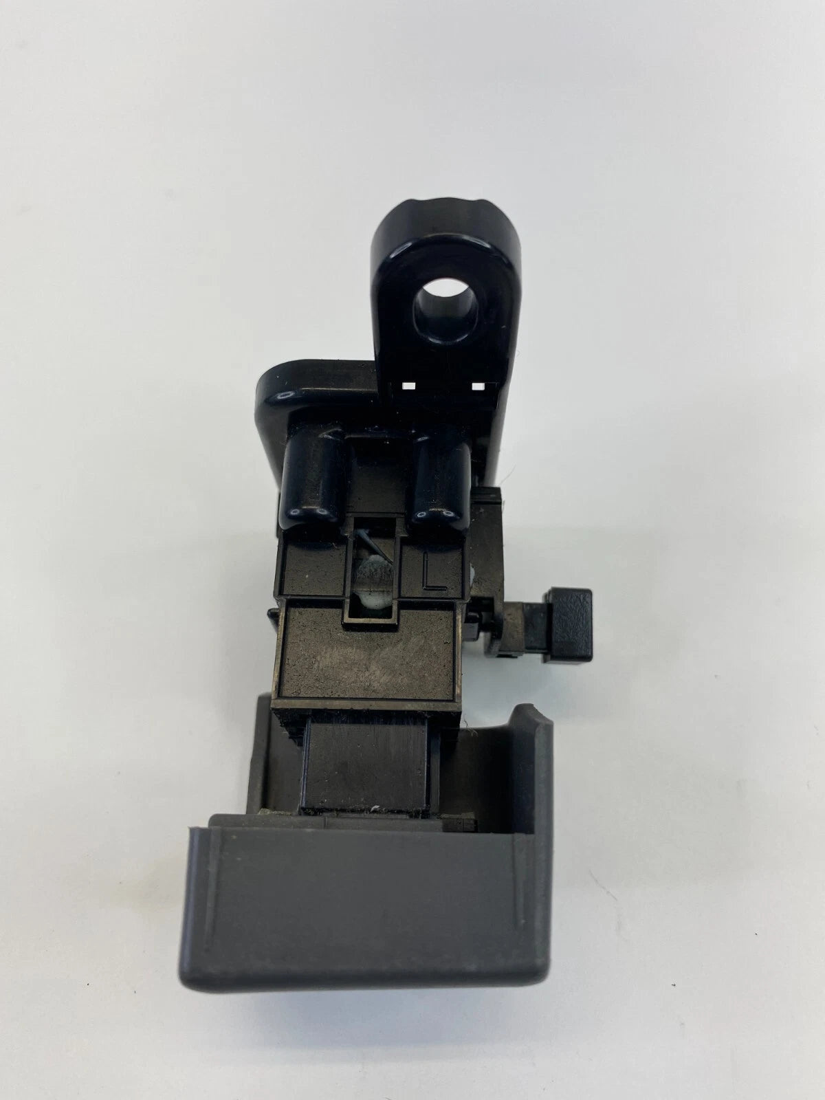 2010 2011 10 11 TOYOTA PRIUS GLOVE BOX COMPARTMENT LATCH LOCK RELEASE BUTTON OEM