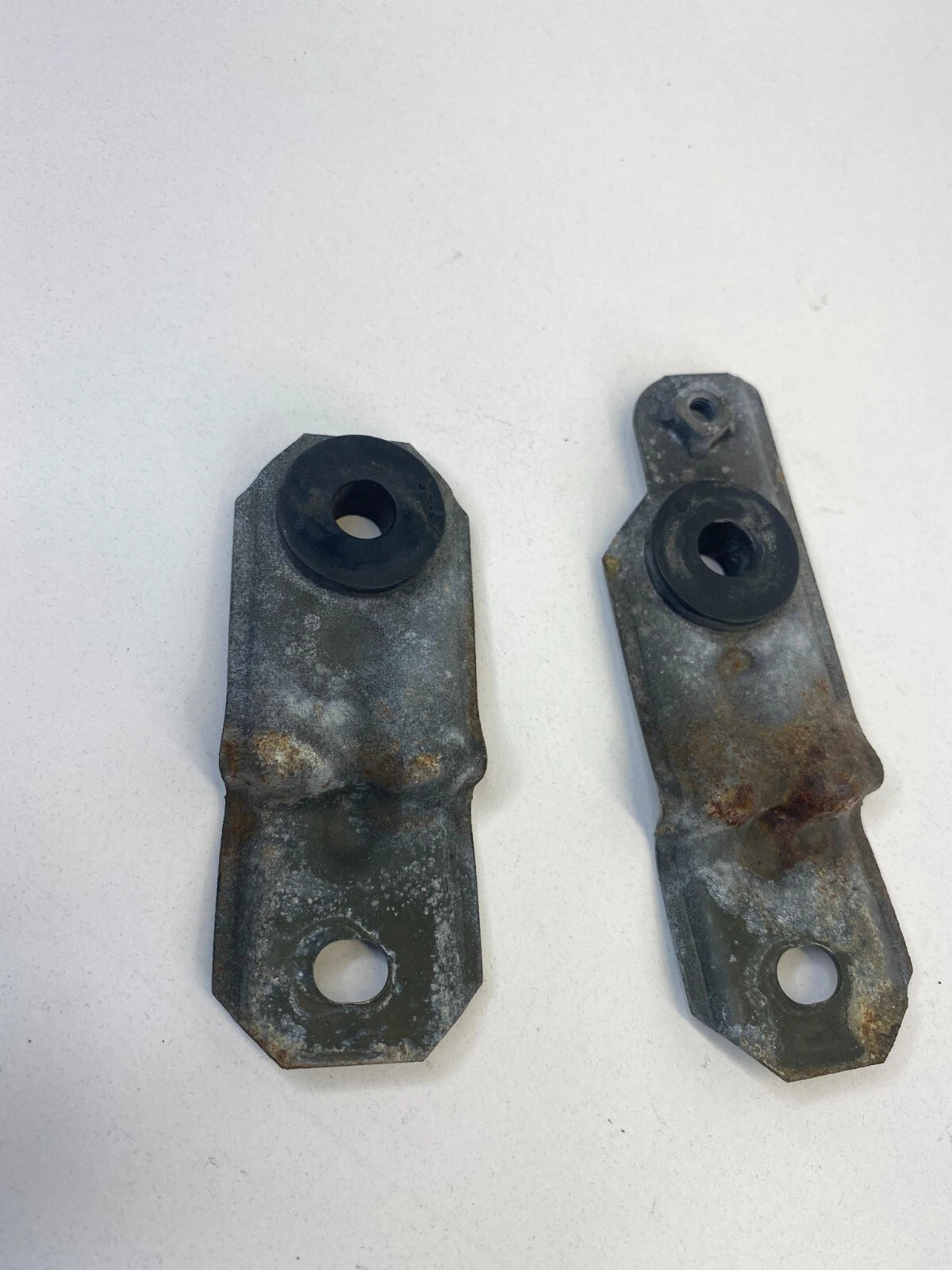 1997-2003 INFINITI QX4 BASE 3.5L RADIATOR MOUNTS BRACKET SUPPORT SET OEM