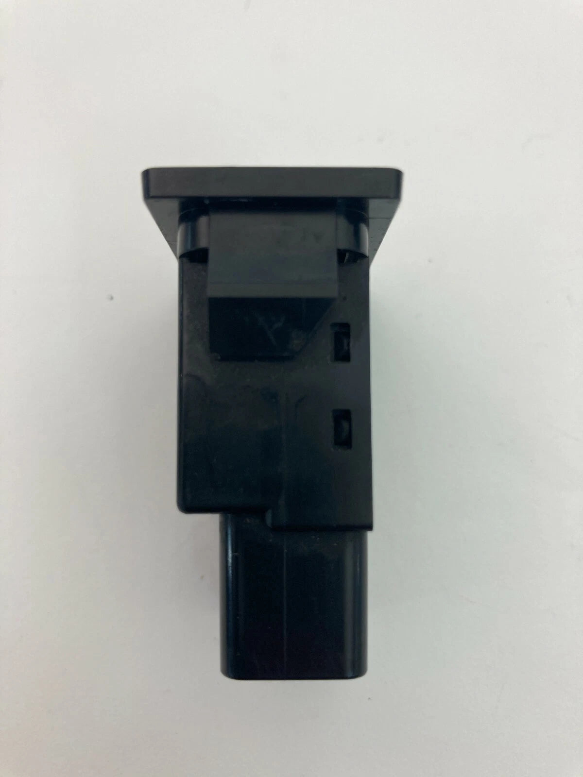 2003-2008 TOYOTA MATRIX REAR TRUNK LID RELEASE OPEN GLASS SWITCH BUTTON 153693