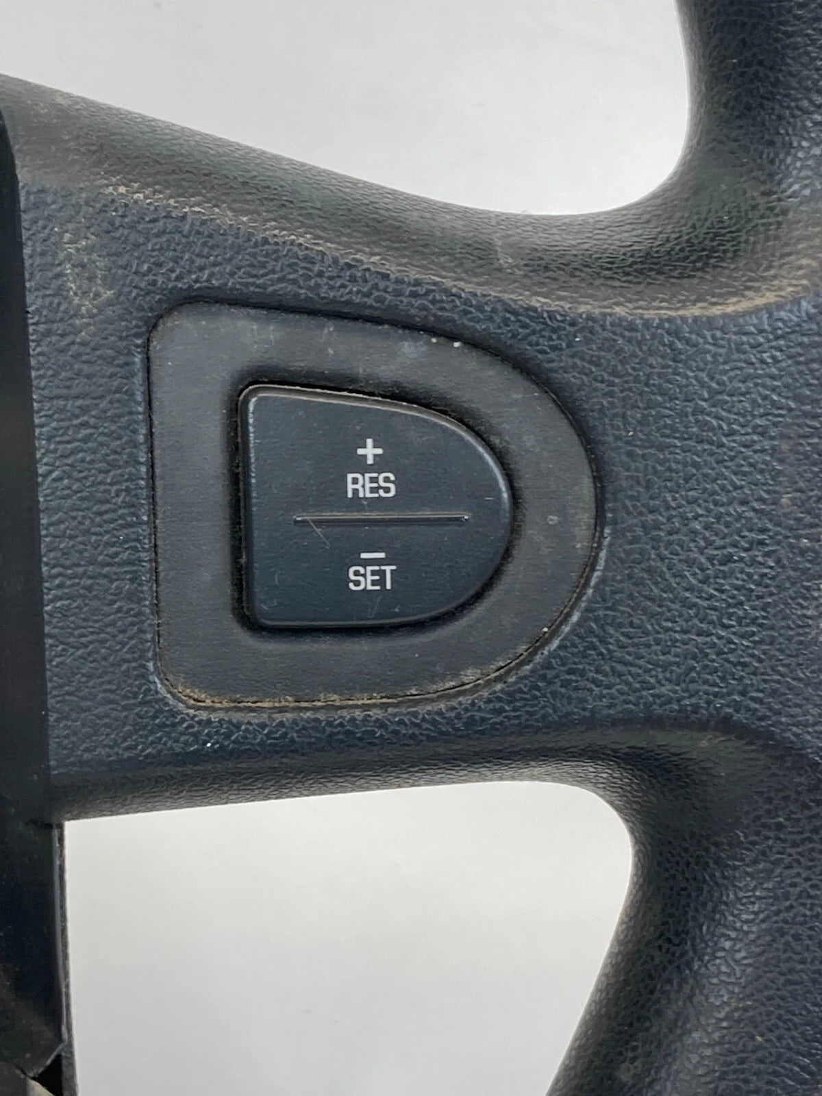 2005 2006 PONTIAC G6 SEDAN STEERING WHEEL W/ CRUISE CONTROL 4 SPOKE 22733068