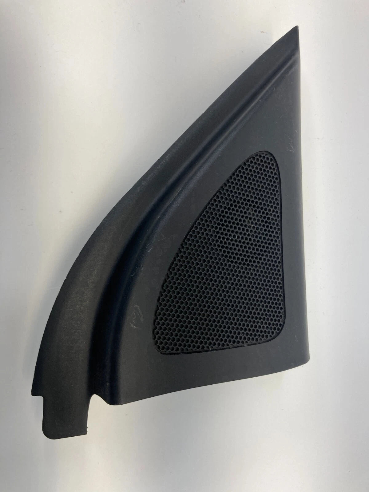 2010-2013 KIA FORTE FRONT RIGHT DOOR PANEL TWEETER SPEAKER W/ COVER 87661-1M000