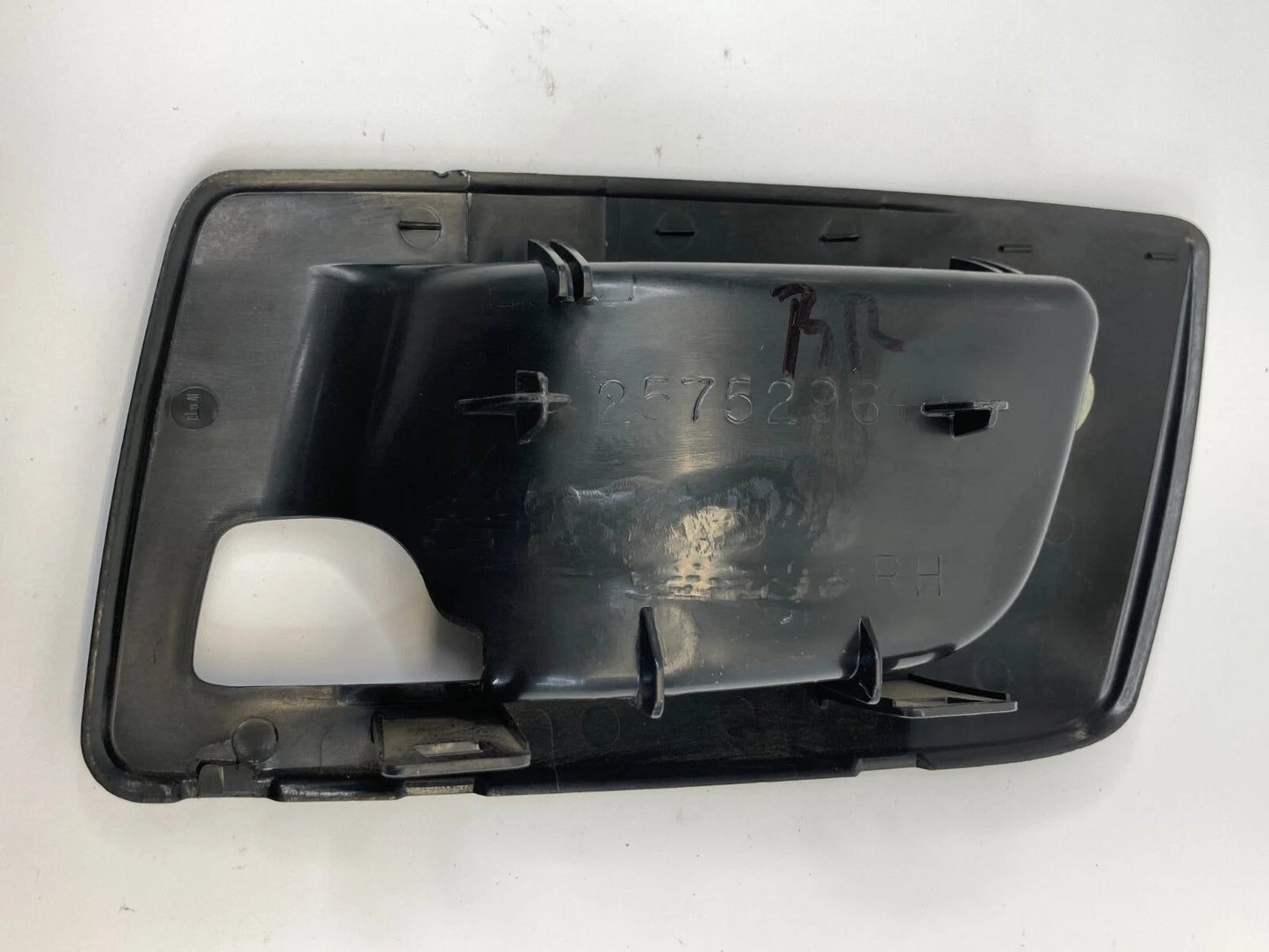 04-06 CADILLAC SRX 03-07 CTS RR RIGHT INNER DOOR HANDLE BEZEL TRIM OEM 25752964