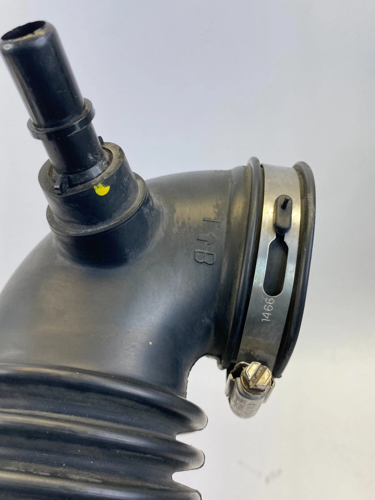 2009-2012 FORD ESCAPE 2.5L L4 AT AIR CLEANER INTAKE HOSE PIPE TUBE 9L84-9R504-CB