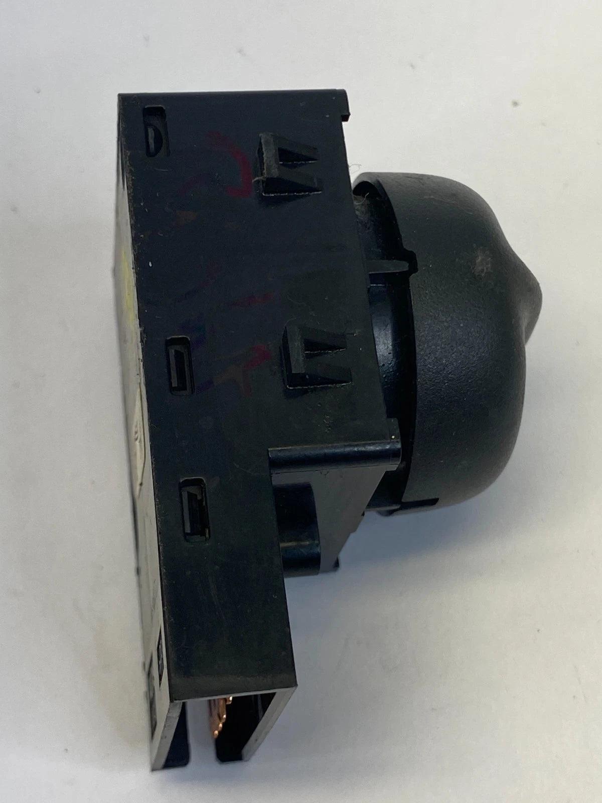 2002-2005 GMC ENVOY FRONT RIGHT PASSENGER SEAT LUMBAR SWITCH OEM