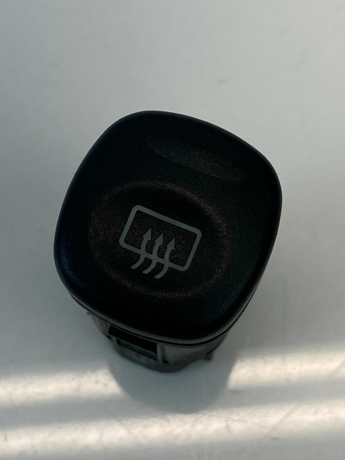 2005 2006 2007 MERCURY MARINER DEFROST CONTROL SWITCH BUTTON 3L8T-18704-AA OEM