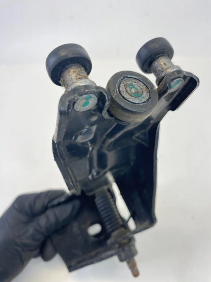 OEM 2008-2016 TOWN & COUNTRY REAR LEFT SIDE SLINDING DOOR CENTER HINGE 5020673AE