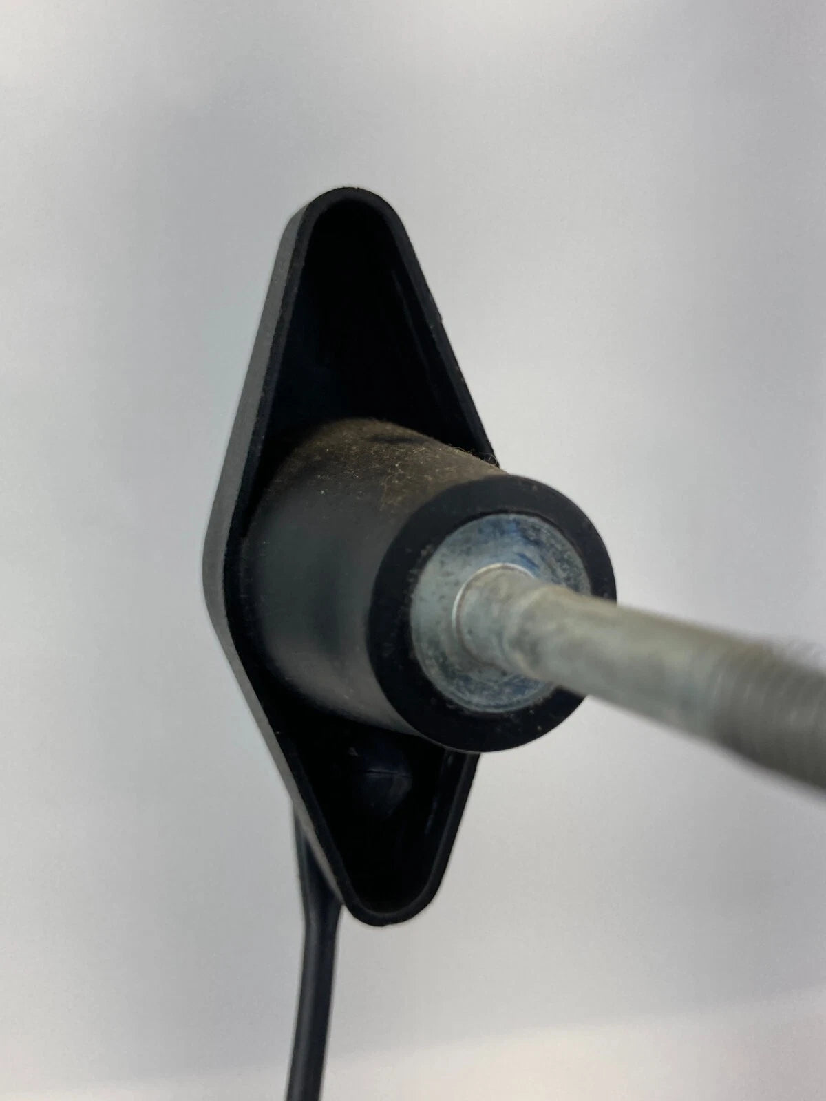 2001 02 03 04 2005 PONTIAC AZTEK SPARE TIRE HOLD DOWN HOLDER RETAINER OEM