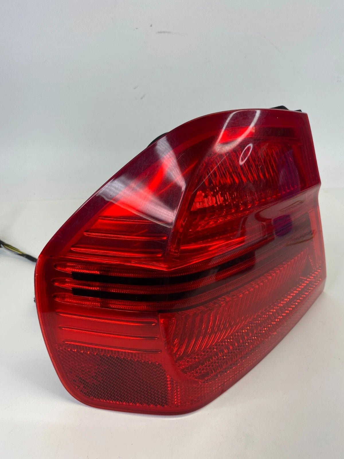 2007 2008 BMW 328I REAR LEFT OUTER TAILLIGHT TAIL LAMP UNIT ASSEMBLY 7161955 OEM