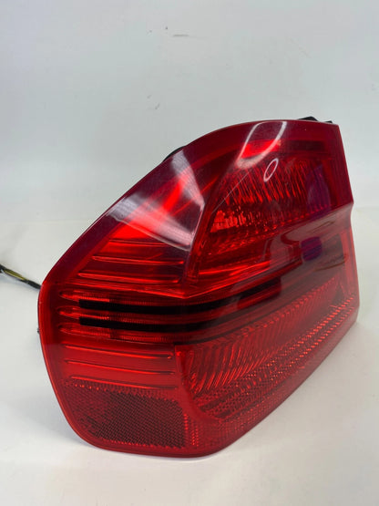 2007 2008 BMW 328I REAR LEFT OUTER TAILLIGHT TAIL LAMP UNIT ASSEMBLY 7161955 OEM