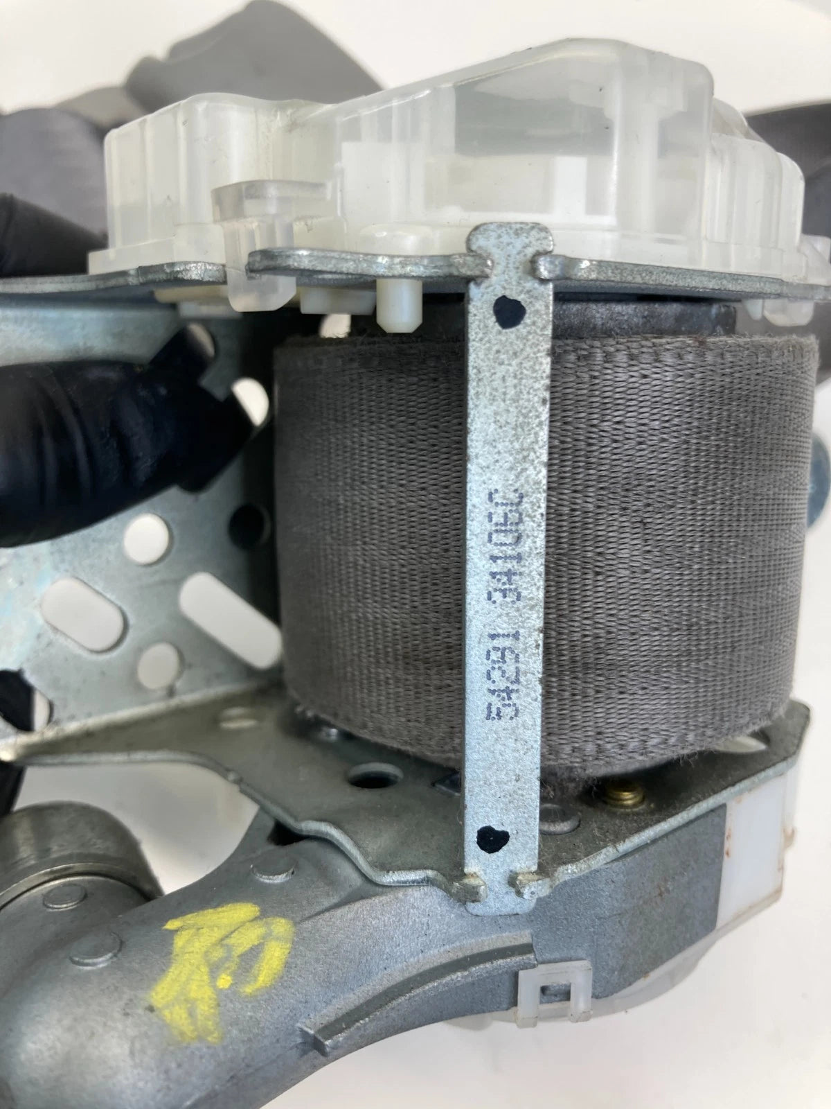 2004-2008 TOYOTA COROLLA FRONT RIGHT PASSENGER SIDE SEAT BELT RETRACTOR RH OEM