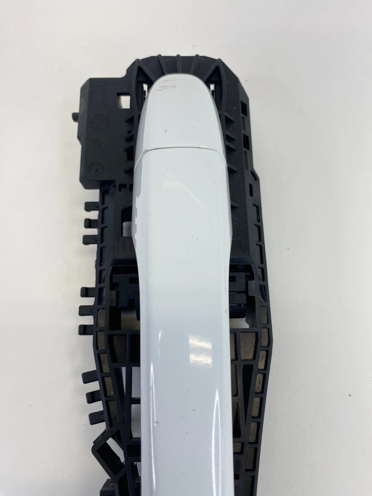 14-23 Cherokee/13-16 Dart Front Right Side Exterior Door Handle 68084836AA OEM
