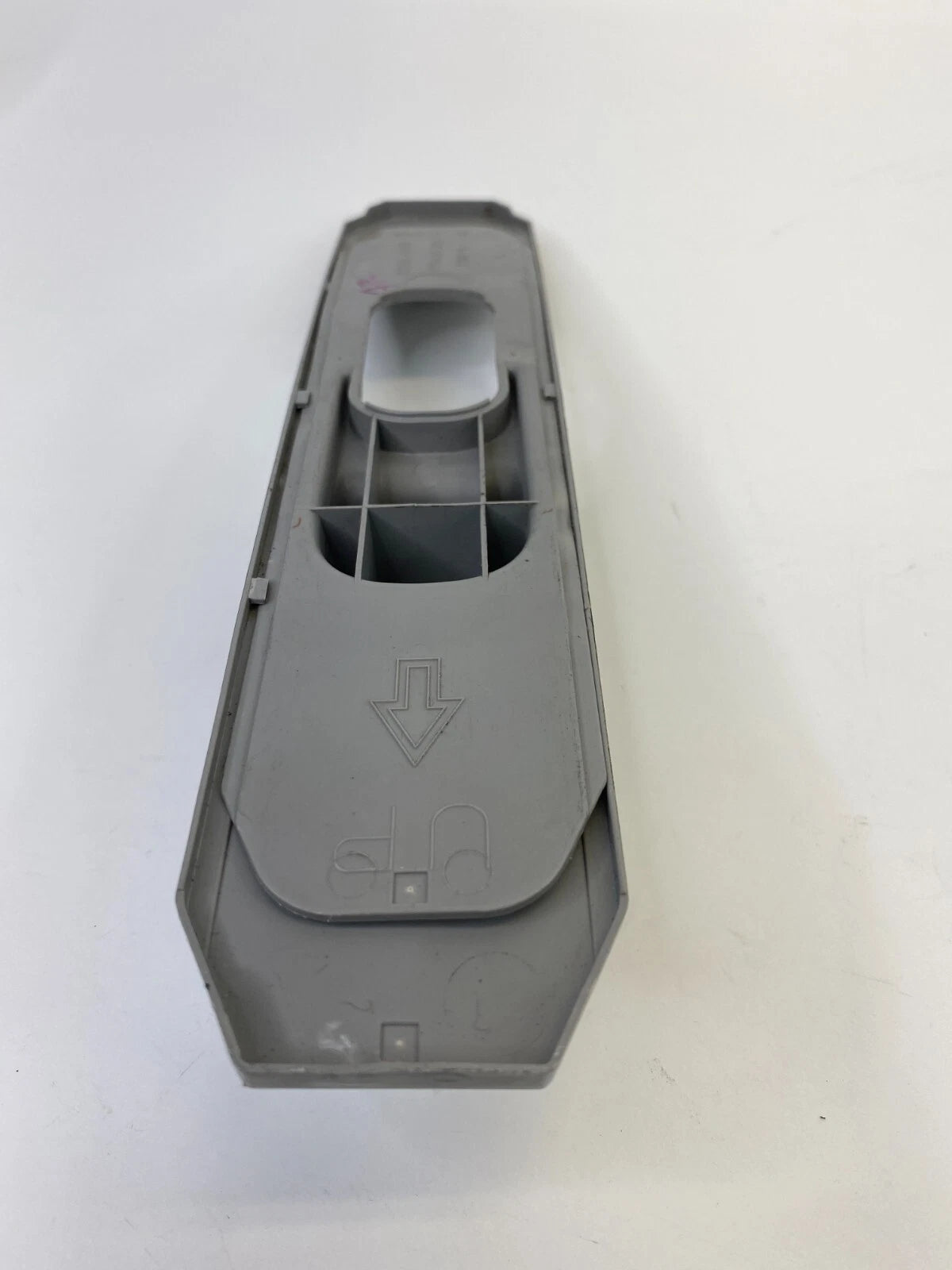 2004 2005 04 05 TOYOTA RAV4 FRONT RIGHT PASSENGER SEAT BELT ADJUSTER COVER TRIM