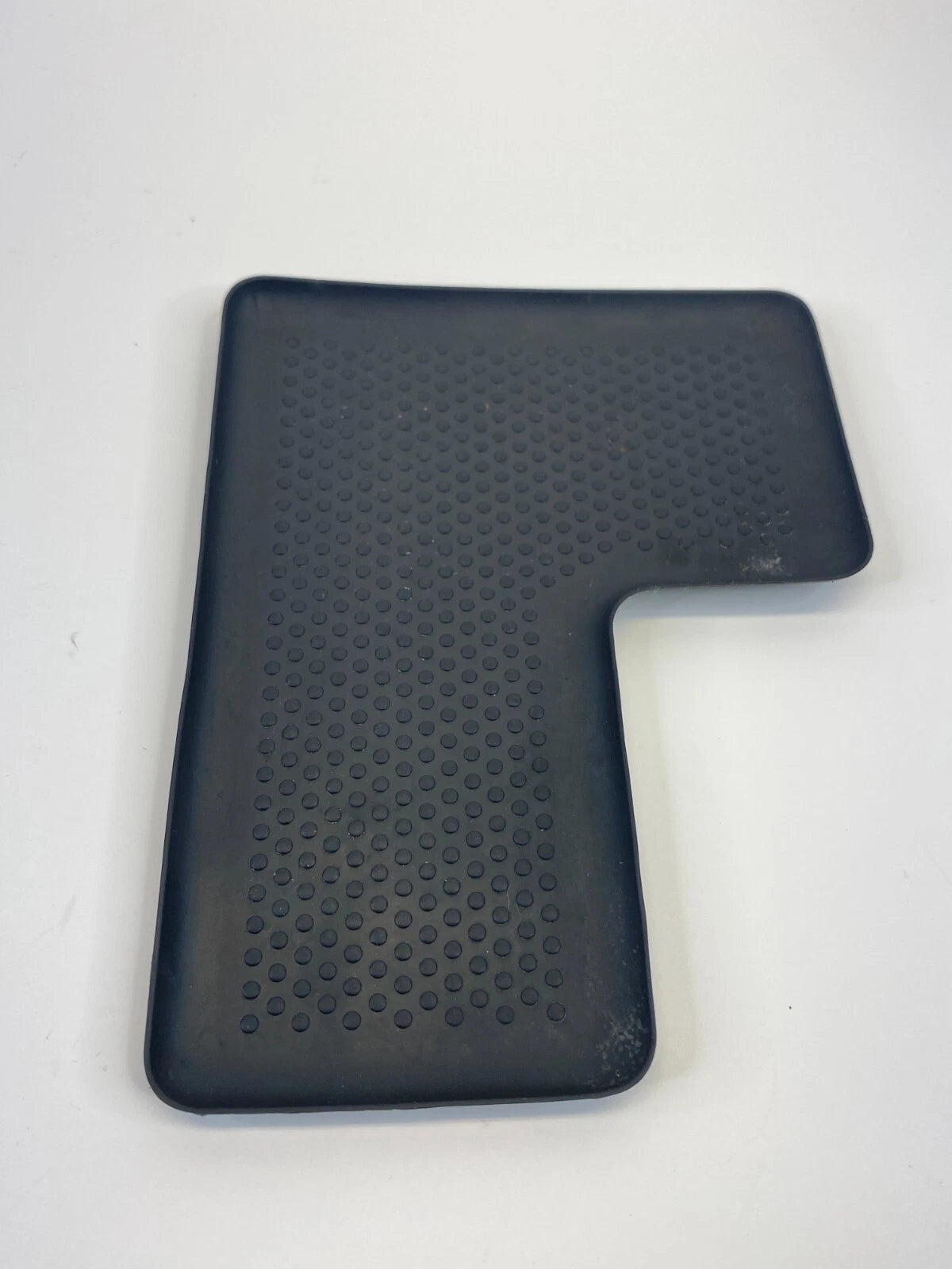 06-09 VOLKSWAGEN GTI REAR CENTER CONSOLE MAT RUBBER LINER INSERT 1K0-863-328B