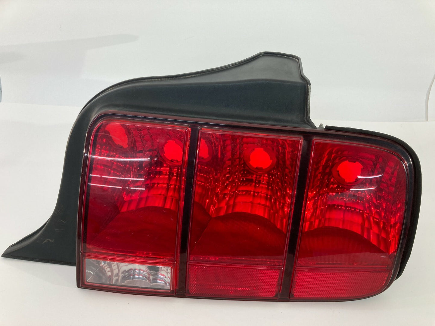 2005-2009 Ford Mustang Right Side Tail Light Taillight Aseembly 6R33-13B504-AH