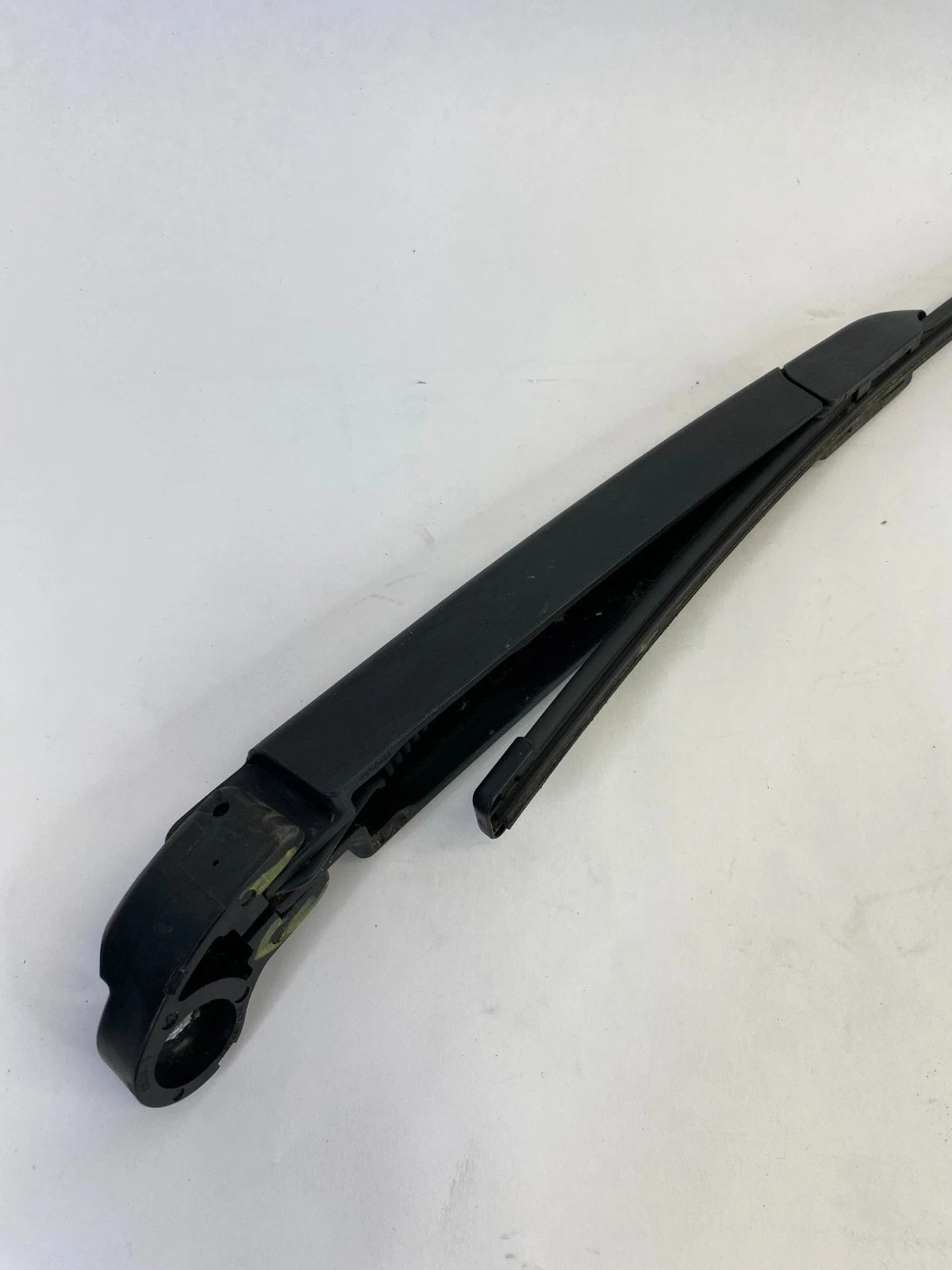2013-2017 HYUNDAI ELANTRA GT REAR LIFTGATE WINDSHIELD WIPER ARM BLADE OEM