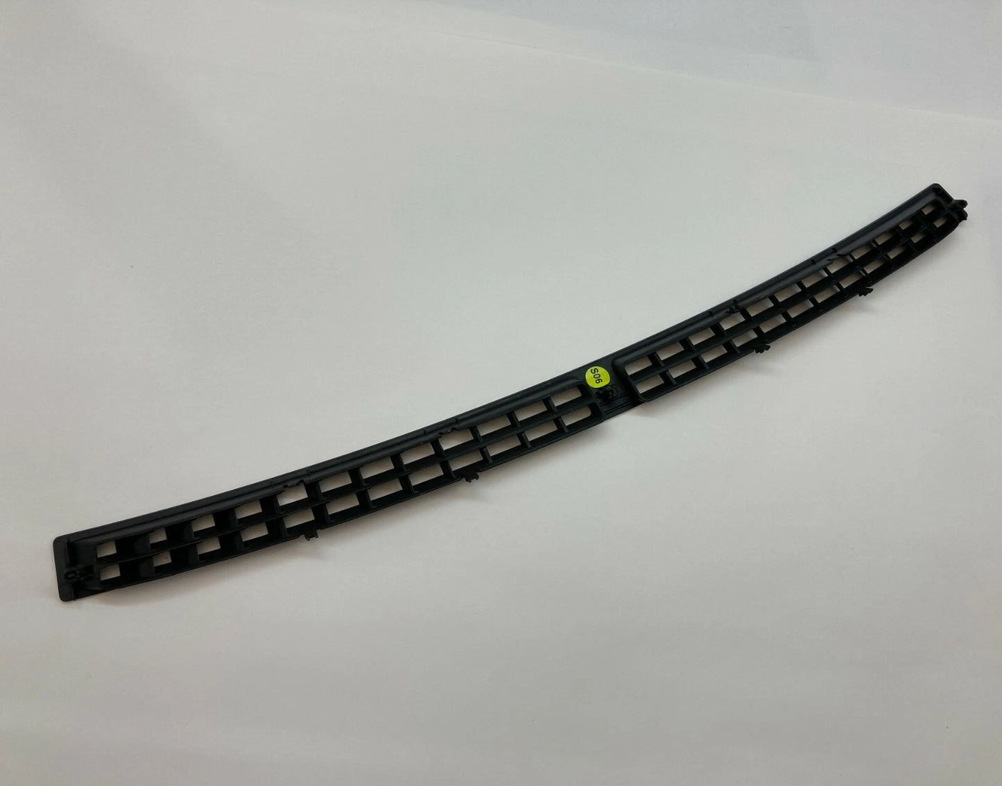 2006 VOLKSWAGEN PASSAT CENTER DASH DEFROSTER AIR VENT GRILL BEZEL TRIM P0108663