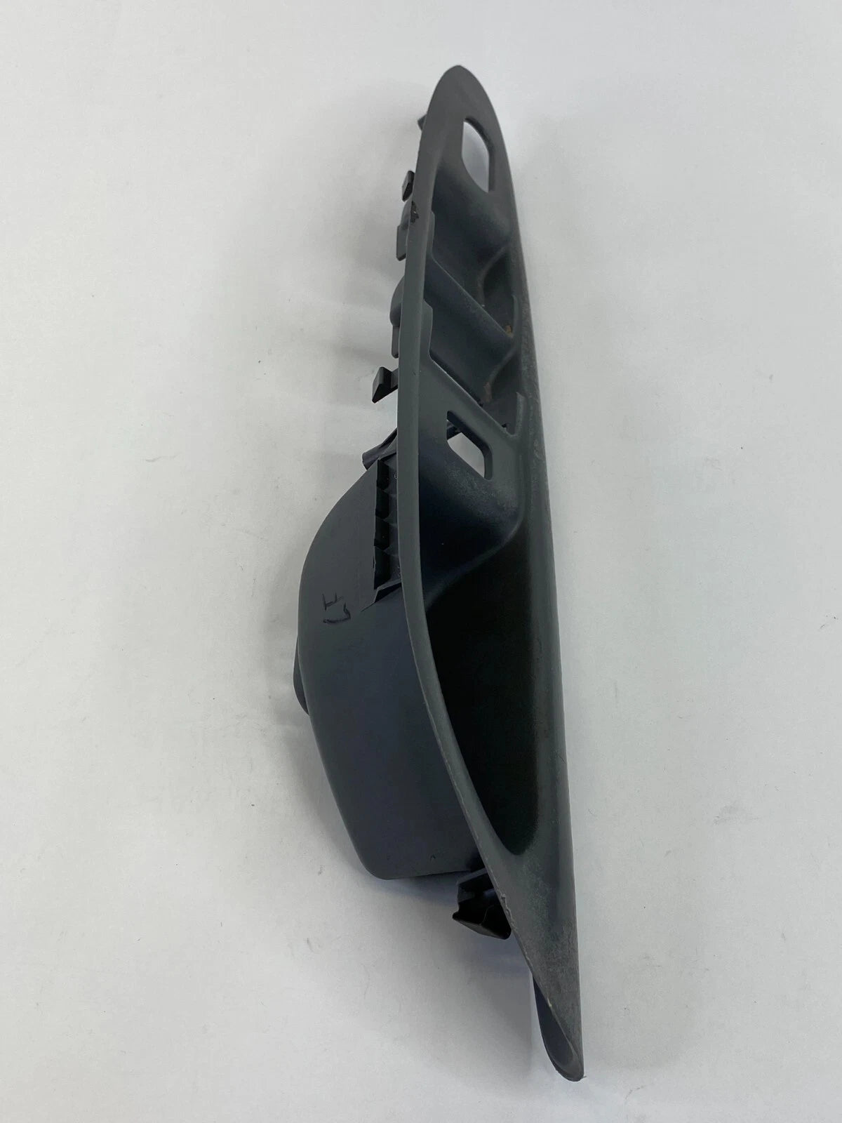 2004-2006 MAZDA MPV FRONT LEFT SIDE DOOR WINDOW SWITCH BEZEL TRIM LC62-68-4L6