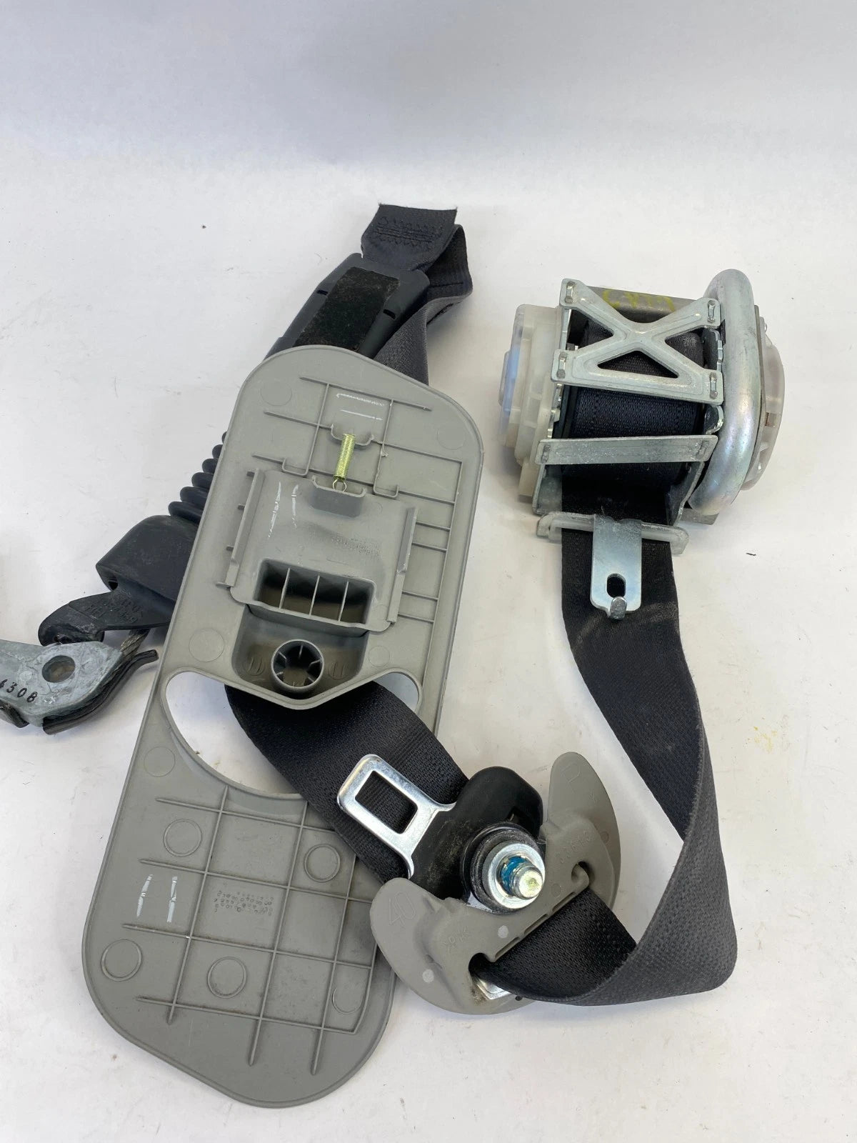 2012-2015 KIA OPTIMA FRONT RIGHT SEAT BELT RETRACTOR PRETENSIONER 888414C000 OEM