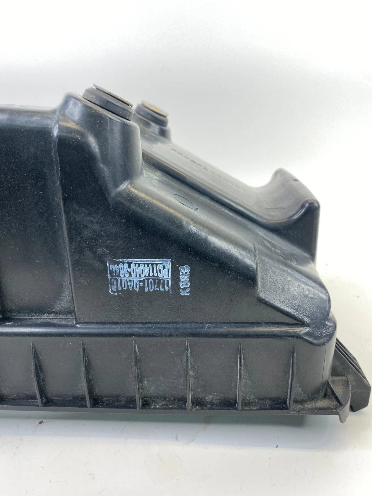 1999-2001 LEXUS ES300 ENGINE AIR CLEANER FILTER BOX CASE HOUSING 17701-0A010 OEM