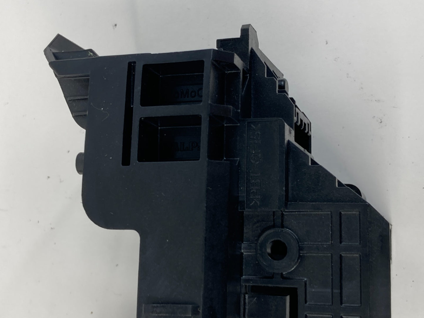 2008-2012 Land Rover LR2 Steering Column Switches Housing Socket 6G9N-13N064-ZF