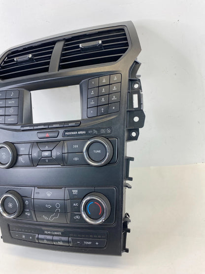18 19 FORD EXPLORER CLIMATE CONTROL & RADIO TRIM BEZEL W/AIR VENT JB5T-18A802-LB