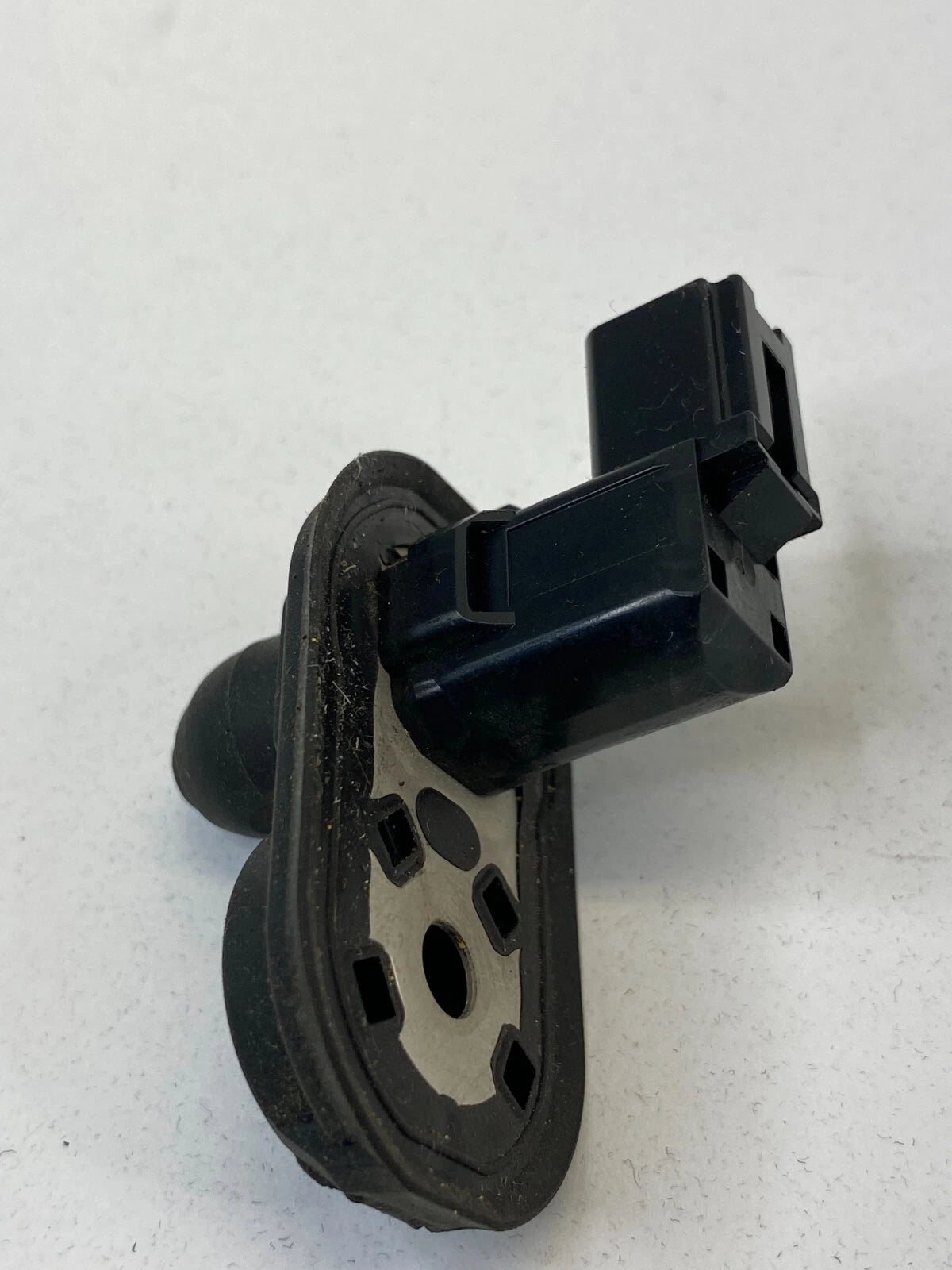 2003-2005 HONDA PILOT FRONT RIGHT PASSENGER DOOR COURTESY LAMP AJAR JAMB SWITCH