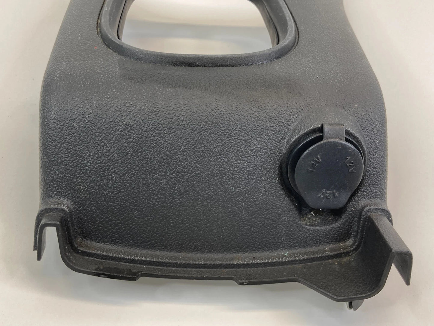 05-10 CHEVROLET COBALT A/T CONSOLE SHIFTER TRIM BEZEL W/ POWER OUTLET 15212350