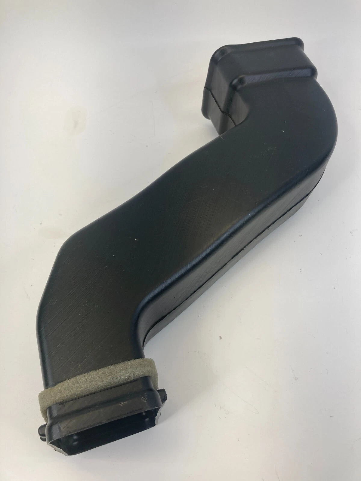 2013-2020 FORD FUSION LEFT SIDE HYBRID BATTERY COOLING AIR DUCT DG98-10C733-AA