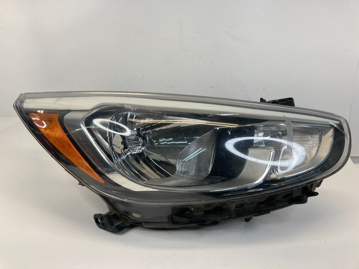 2015-2017 Hyundai Accent Front Right Passenger Side Halogen Headlight 92102-1R7