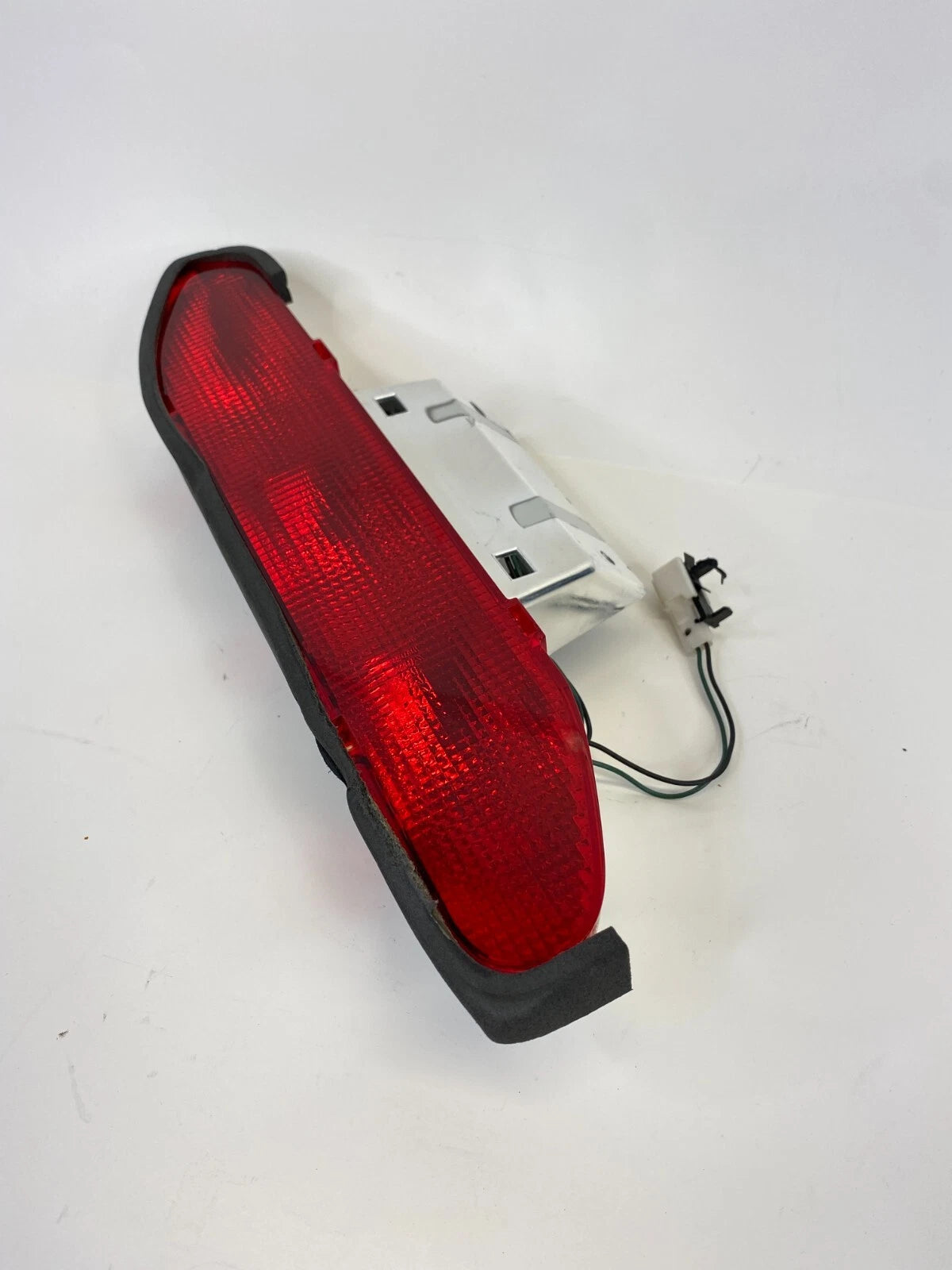 2000-2004 NISSAN XTERRA REAR THIRD 3RD BRAKE LIGHT HIGH MOUNT STOP LIGHT OEM