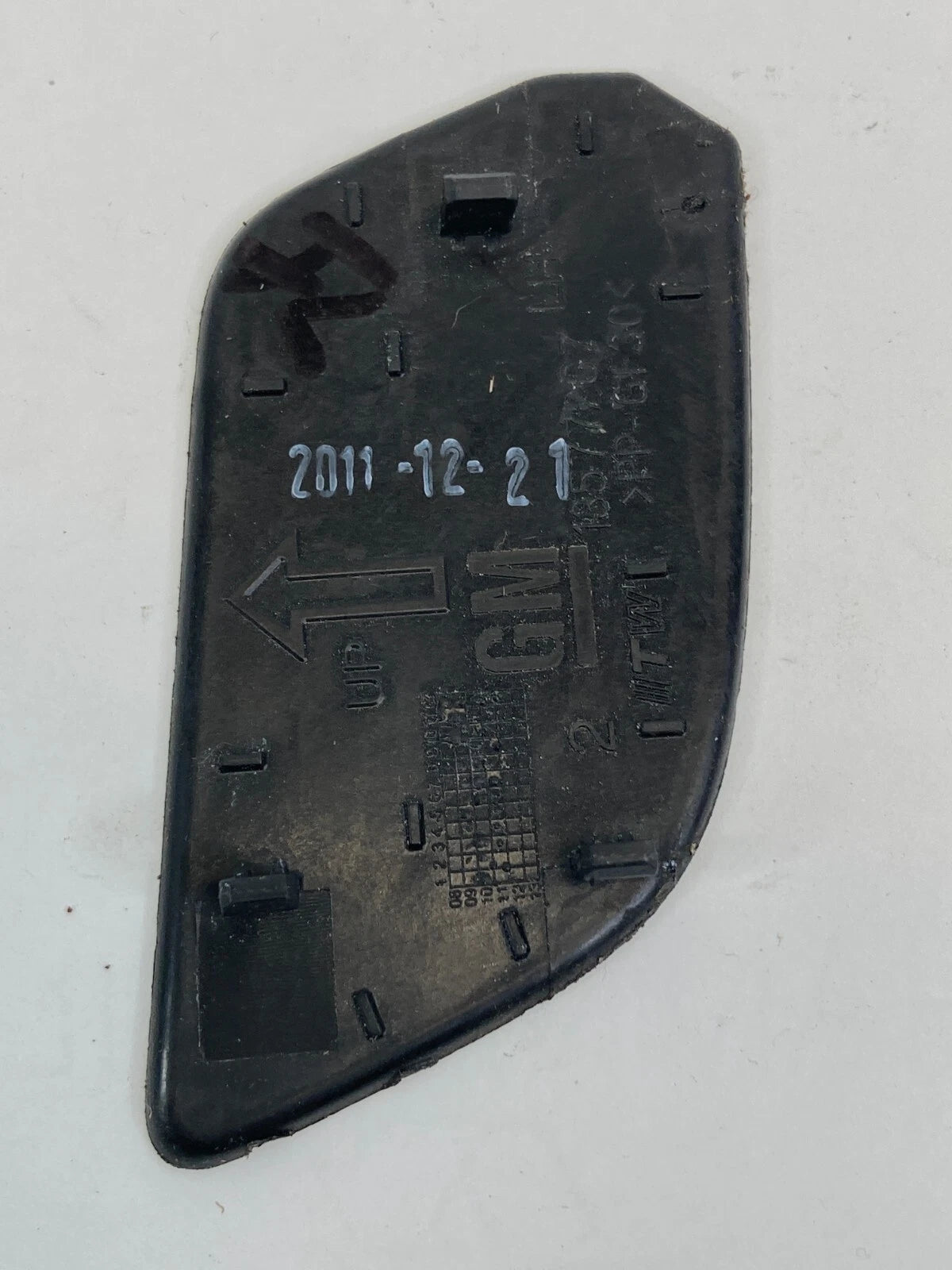 2010-2017 CHEVROLET EQUINOX FRONT LEFT DRIVER HANDLE SCREW COVER BEZEL 13577267