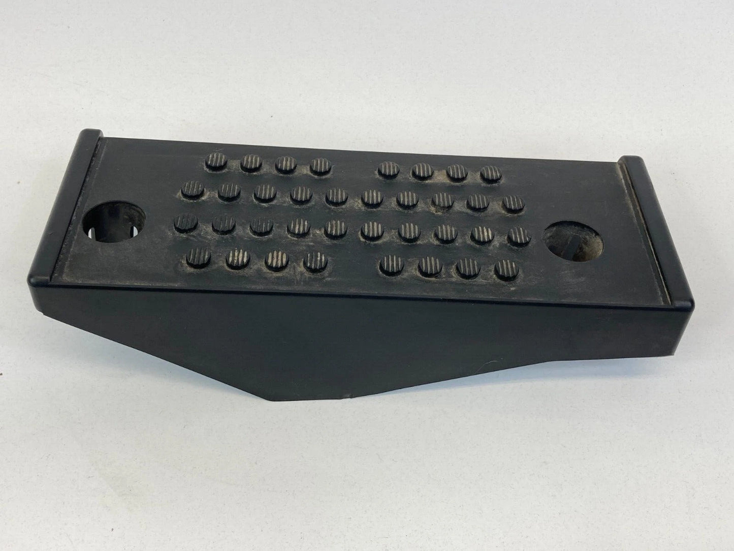 2003-2007 INFINITI G35 COUPE SEDAN FOOT REST DEAD PEDAL COVER 67840-AM600 OEM