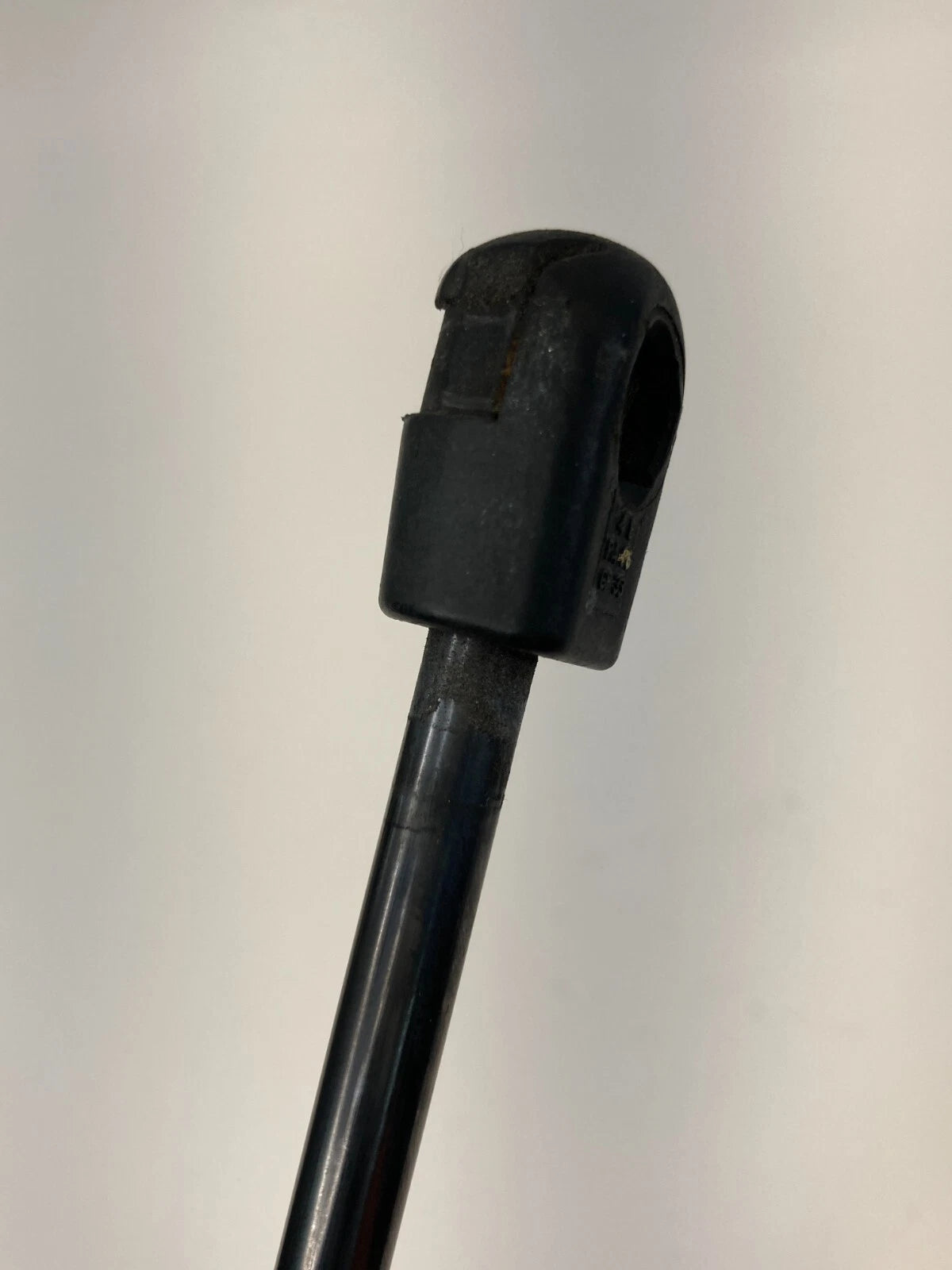 2004-2006 TOYOTA SIENNA REAR RIGHT LIFTGATE LIFT STRUT SHOCK SUPPORT 68905-08020