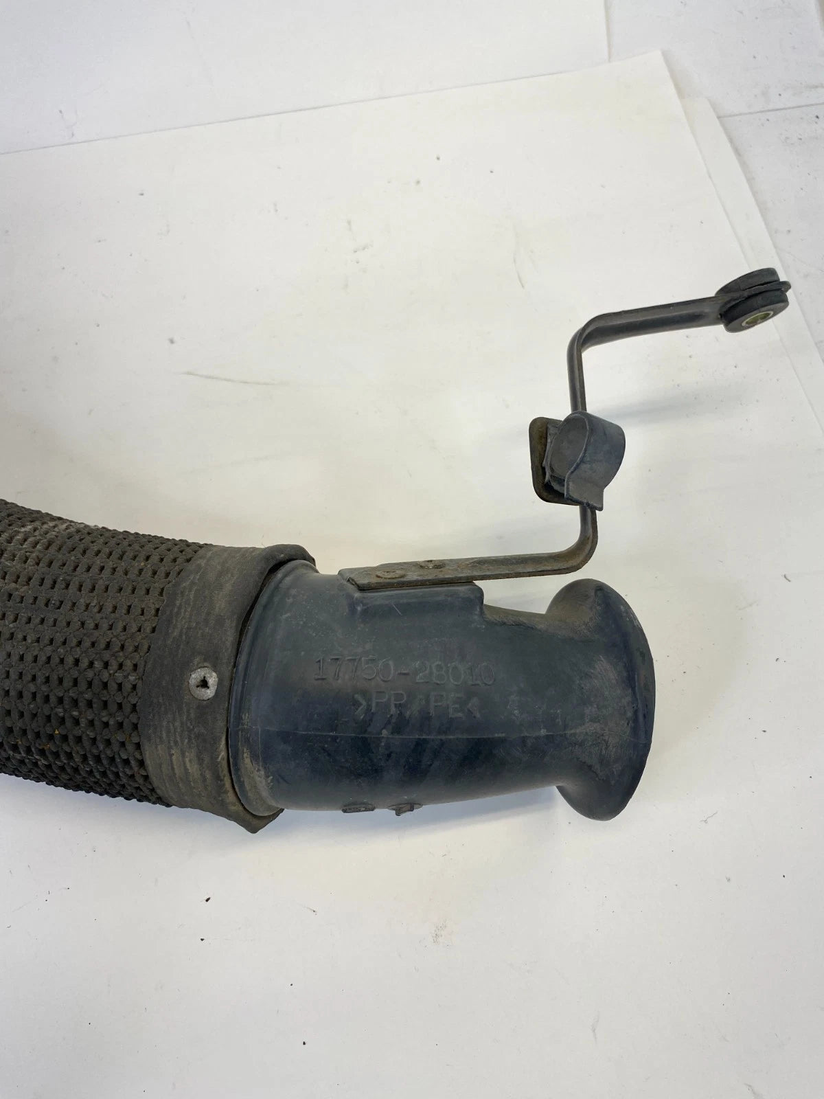 2001-2005 TOYOTA RAV4 AIR CLEANER INTAKER HOSE TUBE PIPE 17750-28010 OEM