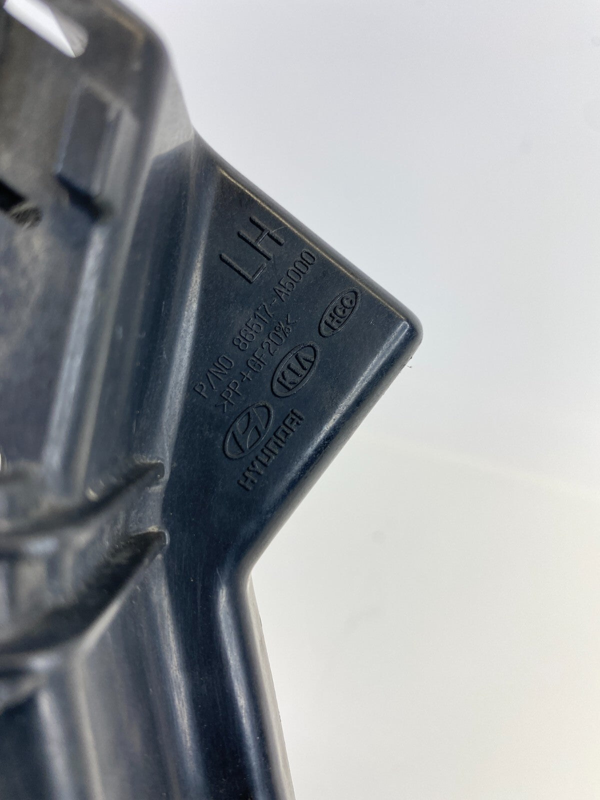 2013-2017 Hyundai Elantra GT Front Left Bumper Cover Upper Retainer Bracket OEM