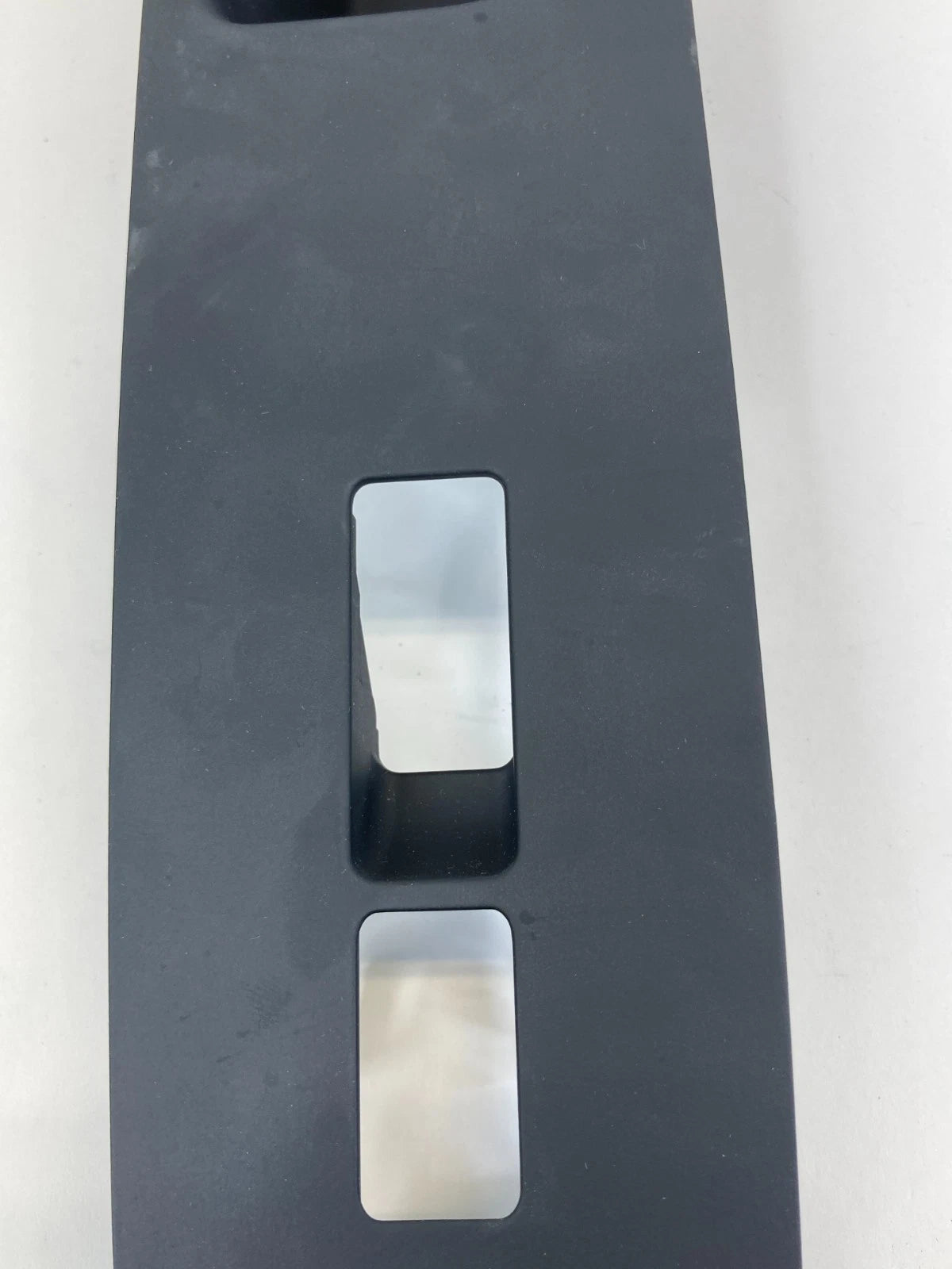 2011-2015 KIA SORENTO FRONT RIGHT WINDOW SWITCH BEZEL TRIM 93575-2P000VA OEM
