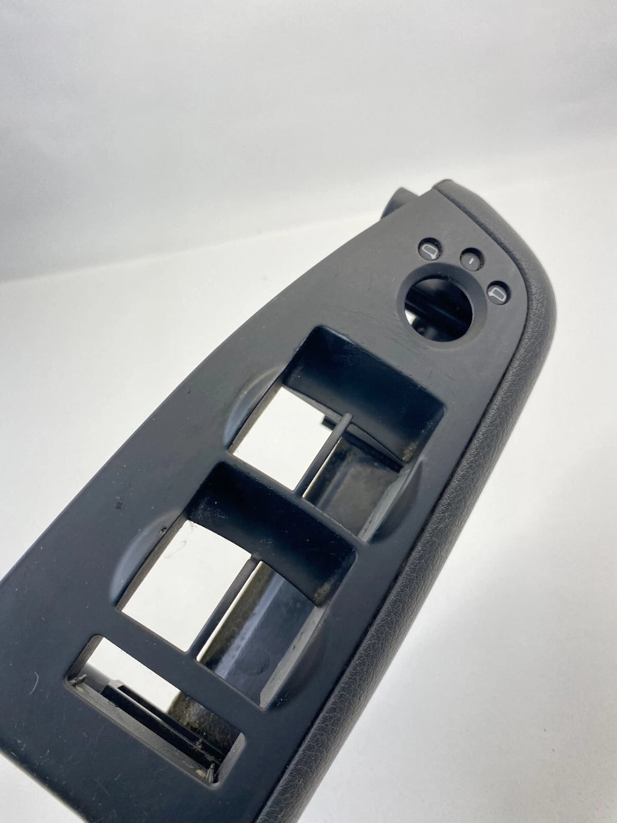 02-08 AUDI A4 A4 QUATTRO LEFT DRIVER WINDOW SWITCH BEZEL ARMREST PULL HANDLE OEM