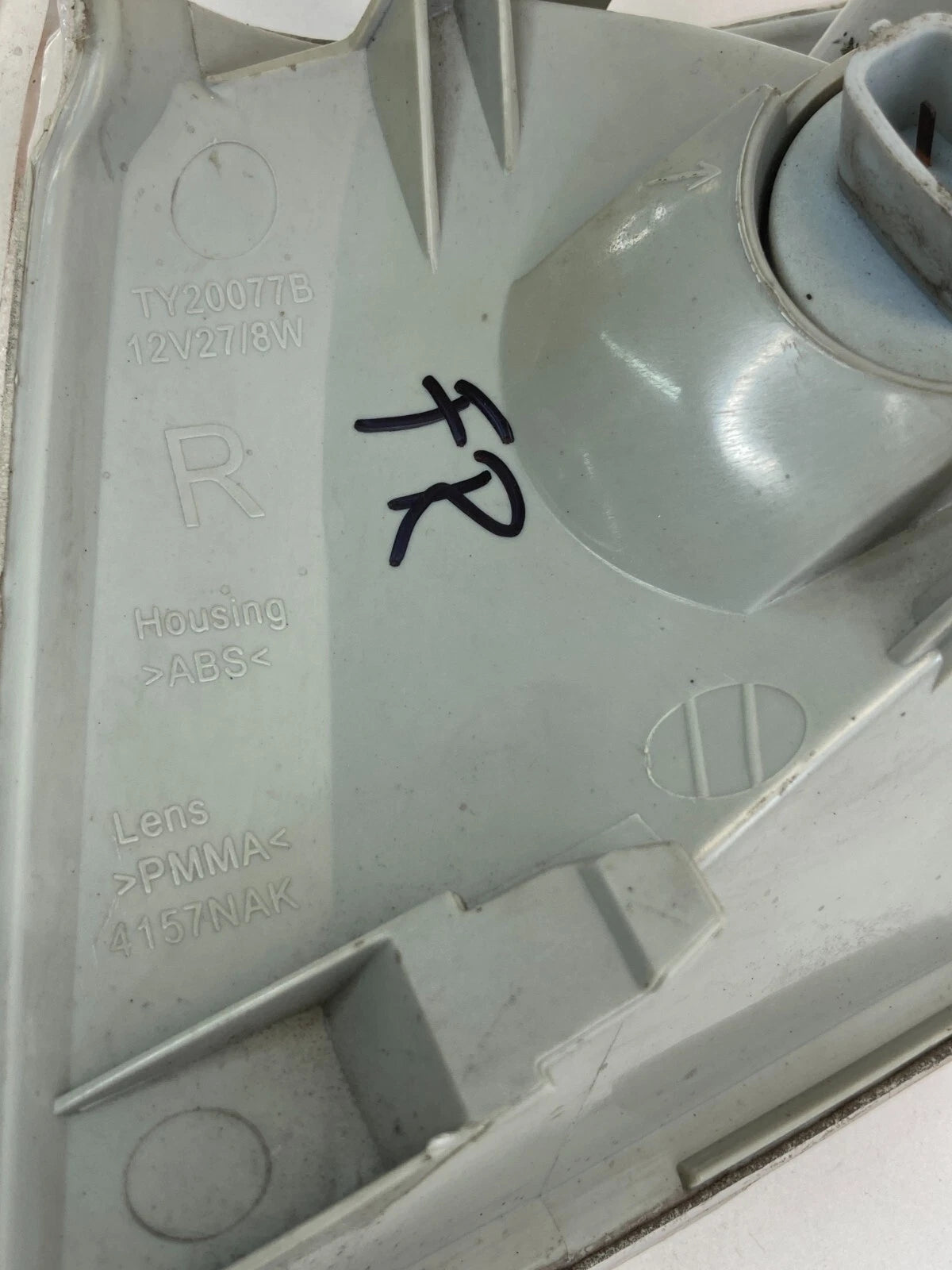 2001 2002 TOYOTA COROLLA RIGHT PASSENGER CORNER PARK TURN SIGNAL LIGHT LAMP