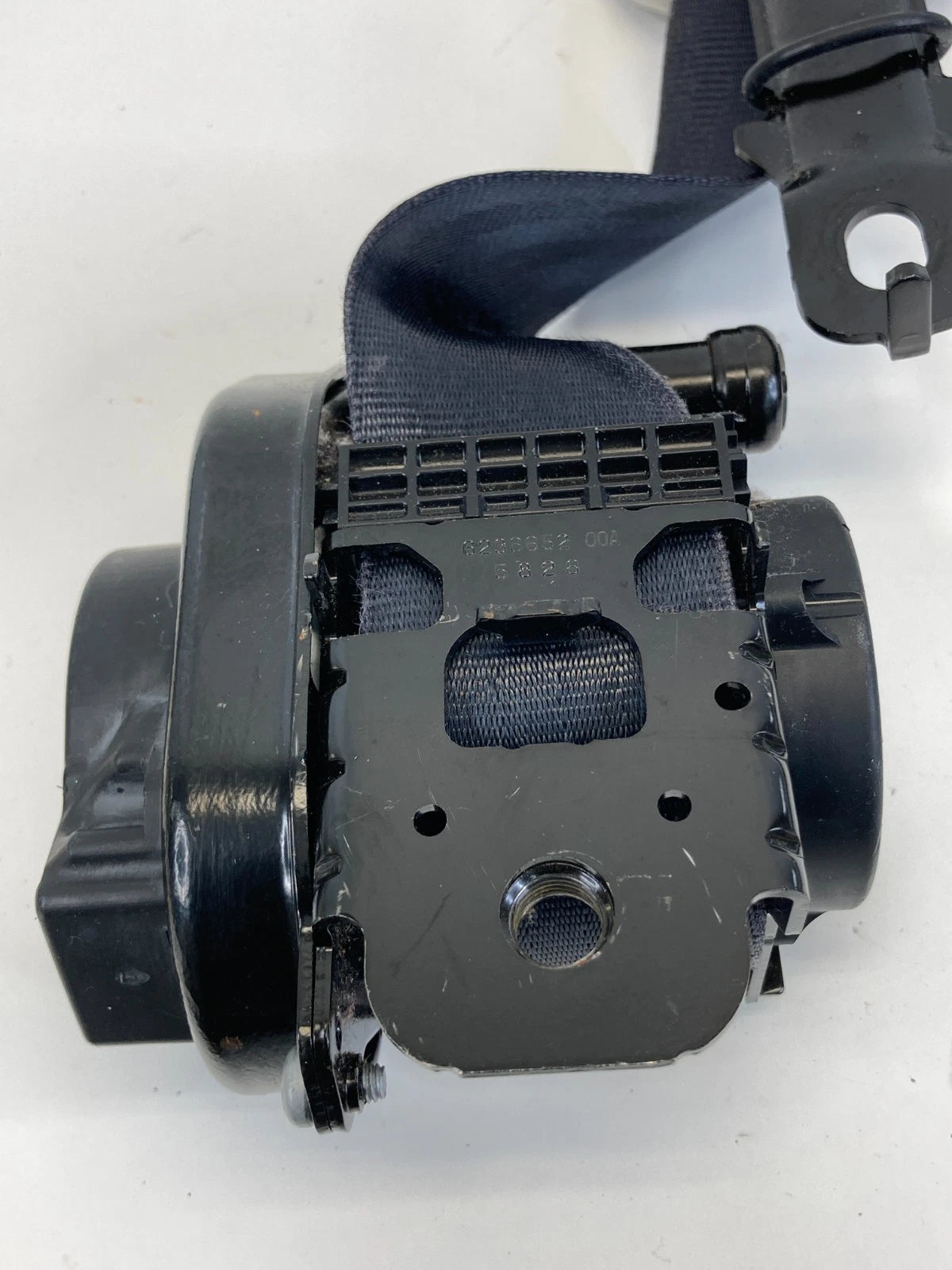 2016-2020 KIA SORENTO LEFT DRIVER SIDE SEAT BELT BUCKLE RETRACTOR ASSEMBLY OEM