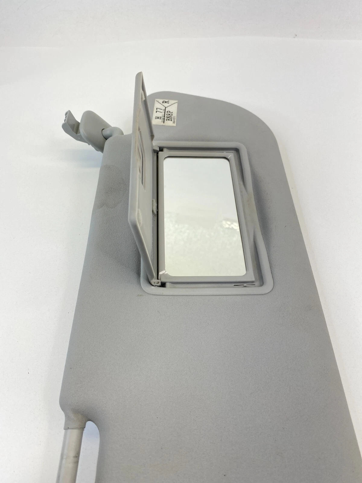 2004-2008 MAZDA3 MAZDA 3 SEDAN RIGHT PASSENGER SIDE SUNVISOR SUN VISOR SHADE RH