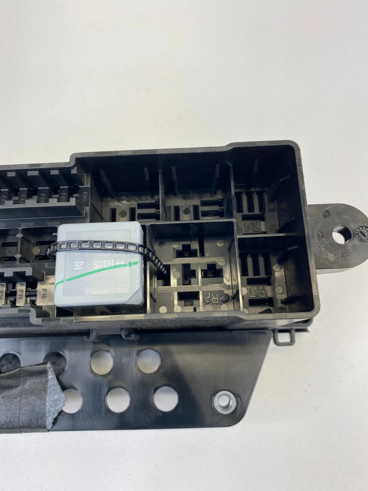 12-18 FORD FOCUS SEDAN 2.0L REAR TRUNK FUSE BOX FUSEBOX JUNCTION AV6T-14K131-AC