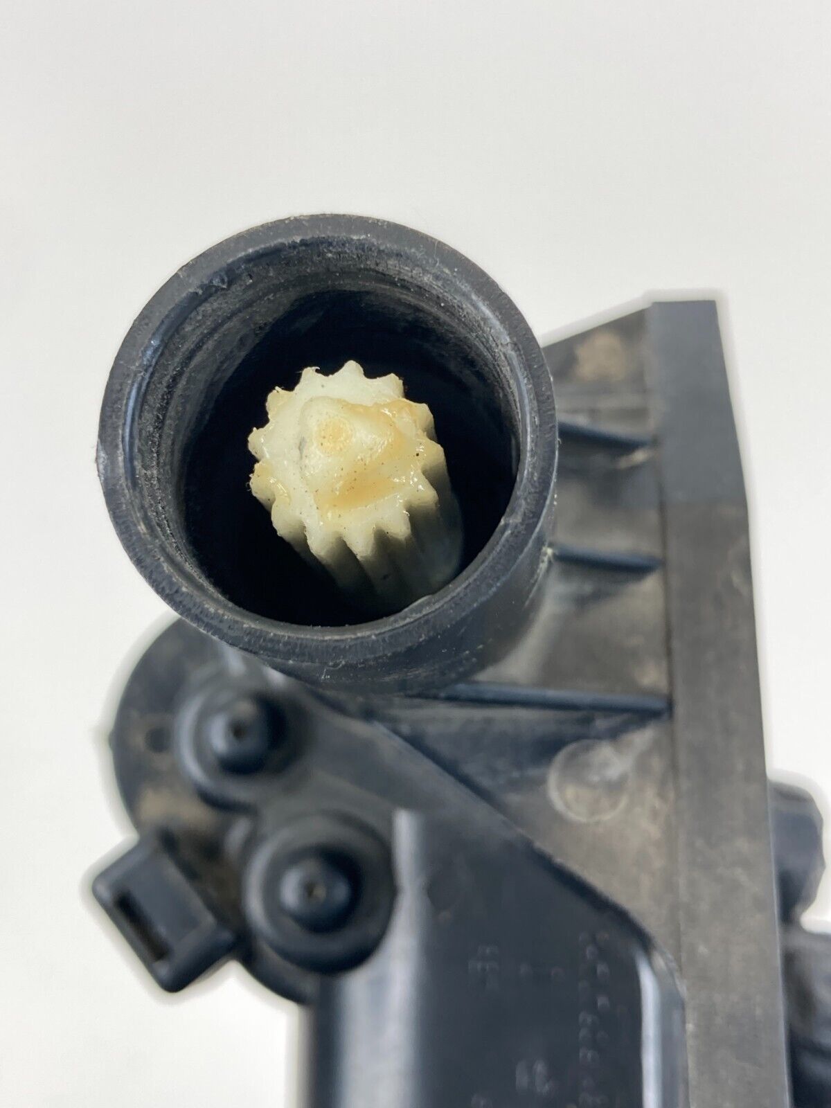 2009-2014 Volkswagen Routan Rear Right Quarter Handle Power Window 04717606AB