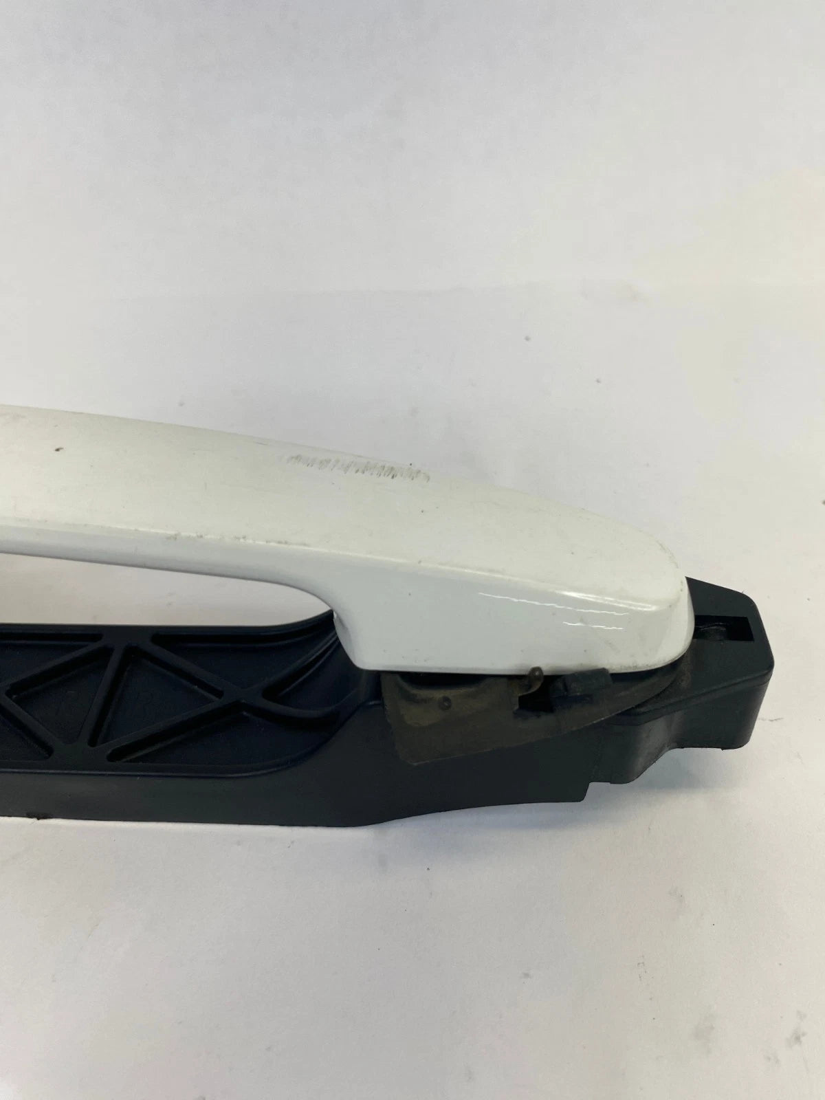 2009-2013 TOYOTA COROLLA RH PASSENGER SIDE OUTSIDE REAR DOOR HANDLE ASSEMBLY OEM