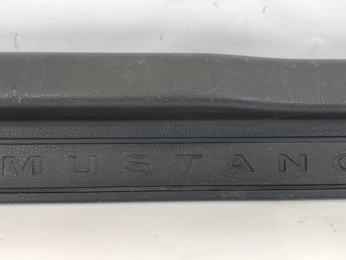 05-09 Ford Mustang Front Right Passenger Side Door Sill Step Scuff Plate Trim