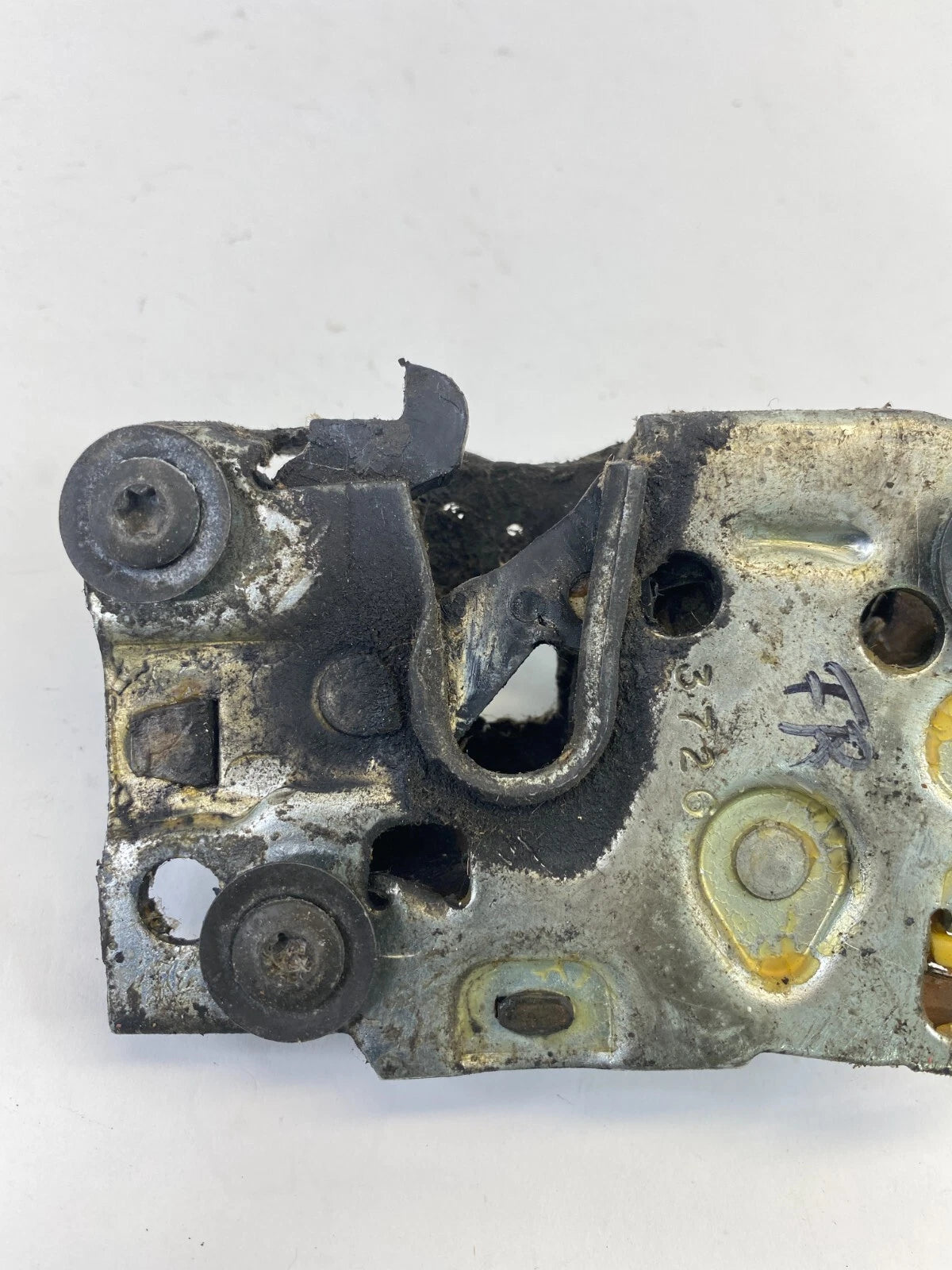 1999 2000 CADILLAC ESCALADE FRONT RIGHT PASSENGER DOOR LOCK LATCH ASSEMBLY FR RH