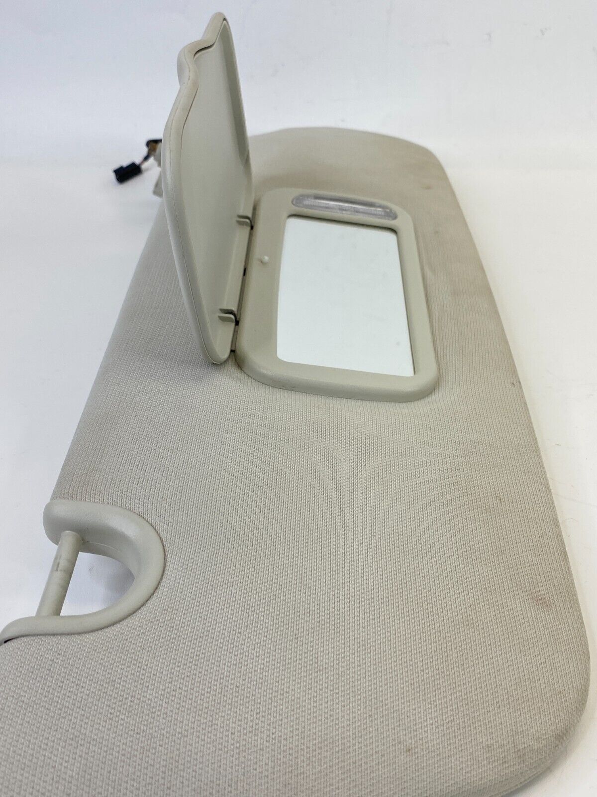 08-10 Chrysler Town & Country Right Side Sunvisor Sun Visor W/ Mirror & Light